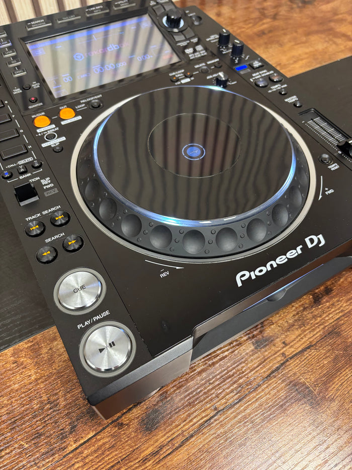 Pioneer CDJ-2000NXS2 Pro DJ Turntable