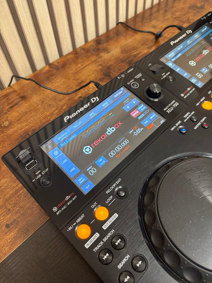 Pioneer XDJ-700 Compact Digital Turntable Pair