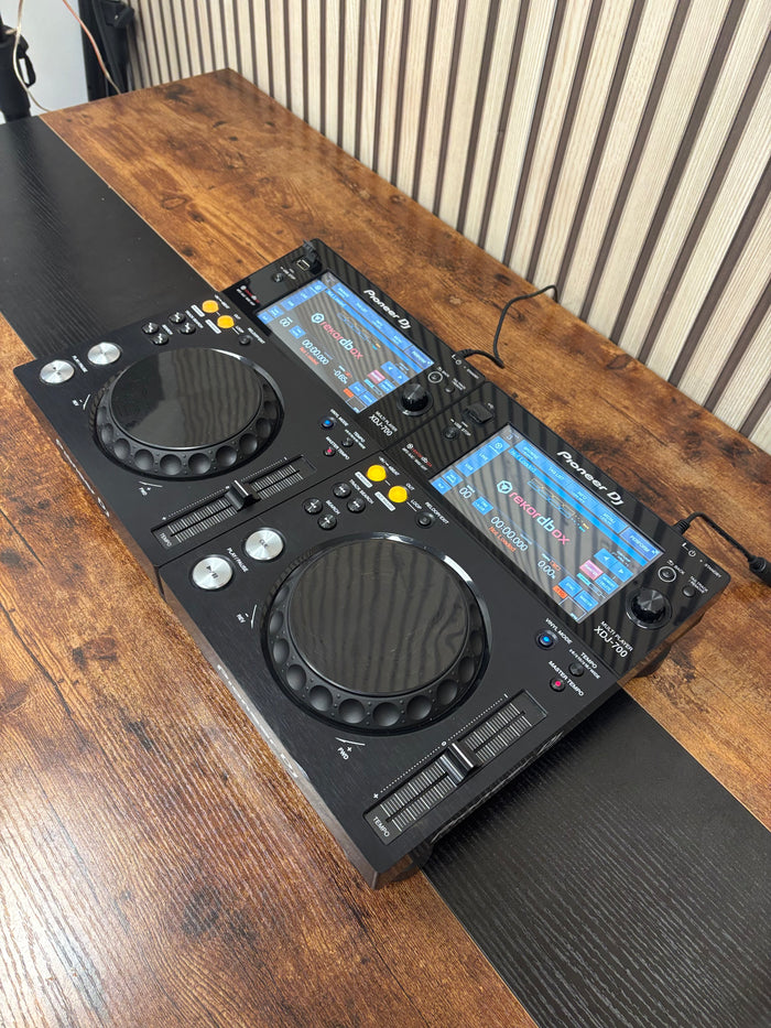 Pioneer XDJ-700 Compact Digital Turntable Pair