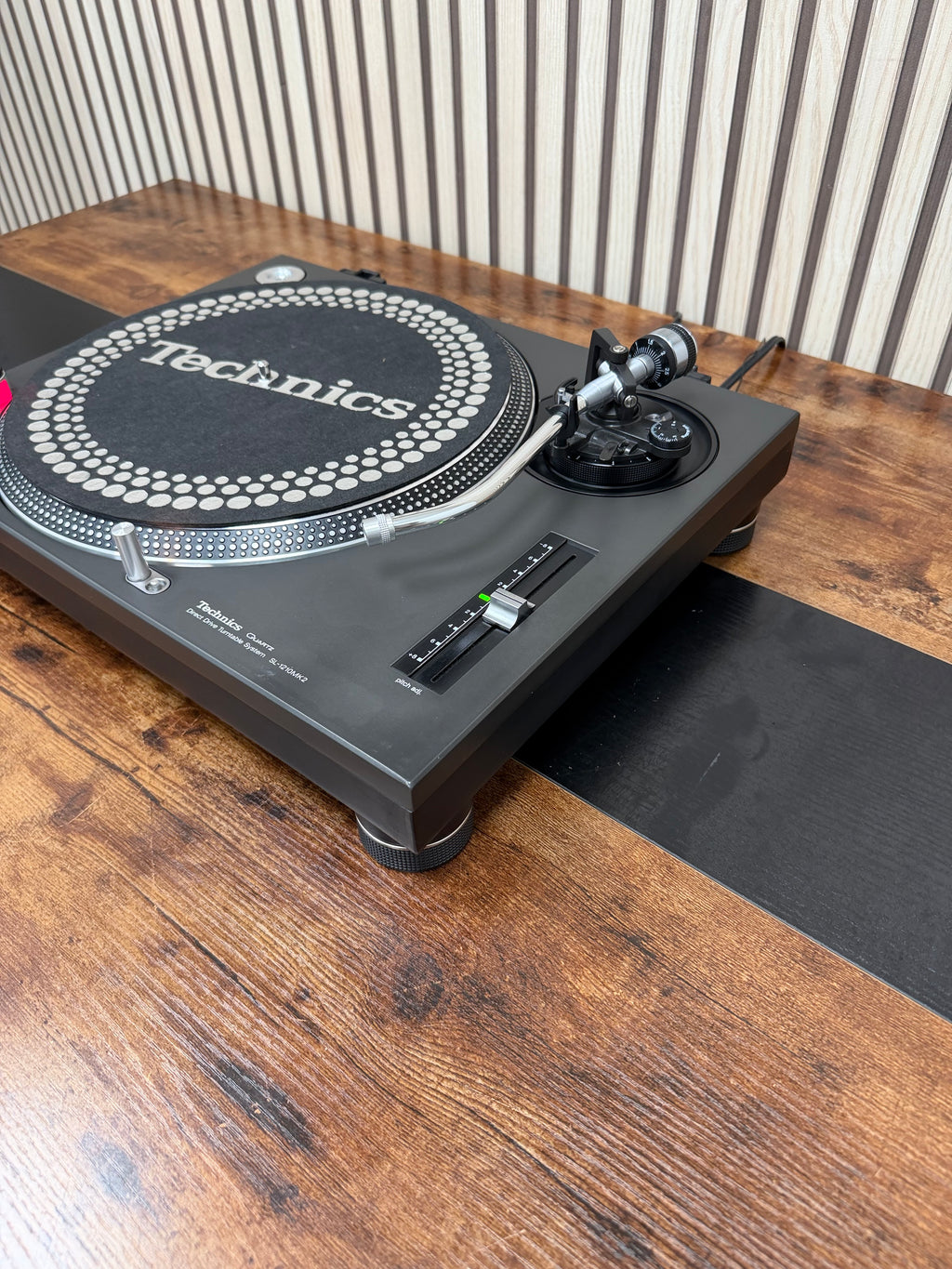 Technics SL-1210MK2 Turntable