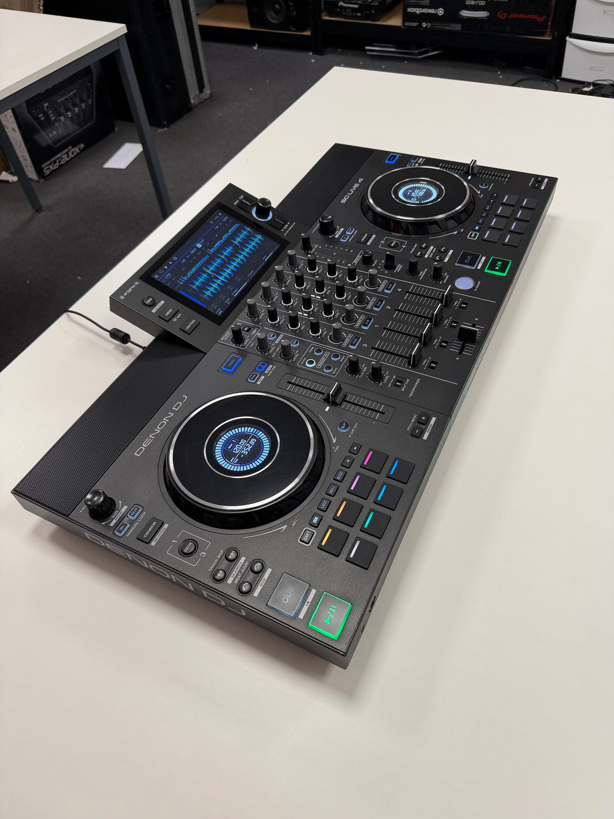 Denon SC-LIVE4 Standalone DJ Controller