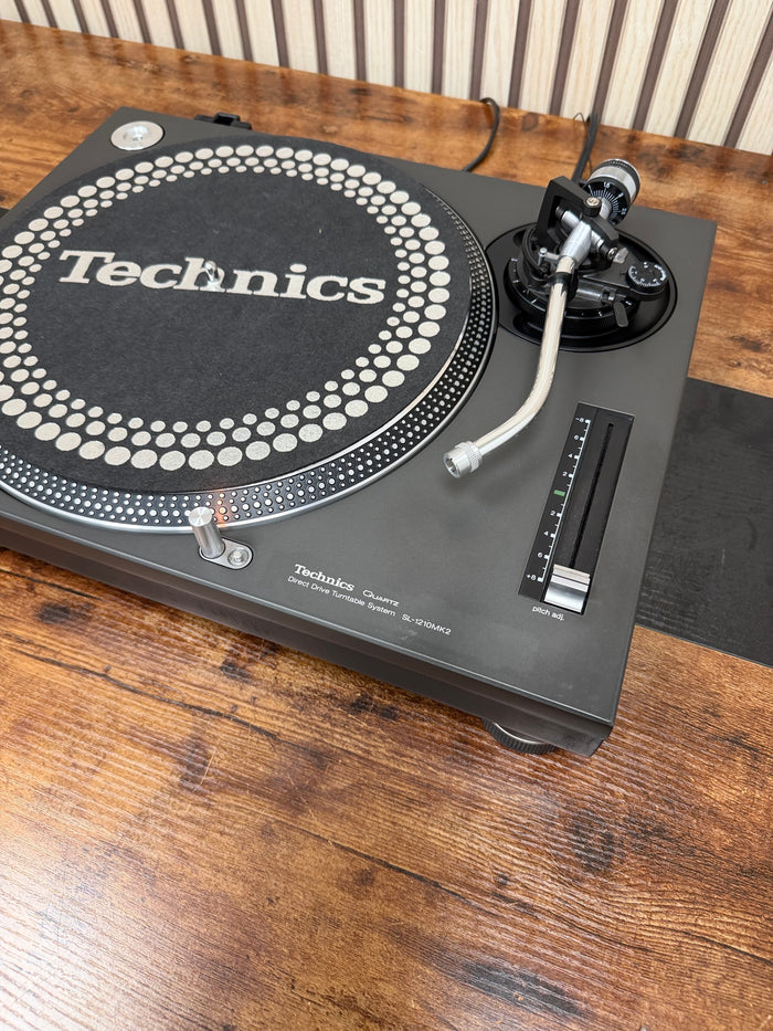 Technics SL-1210MK2 Turntable