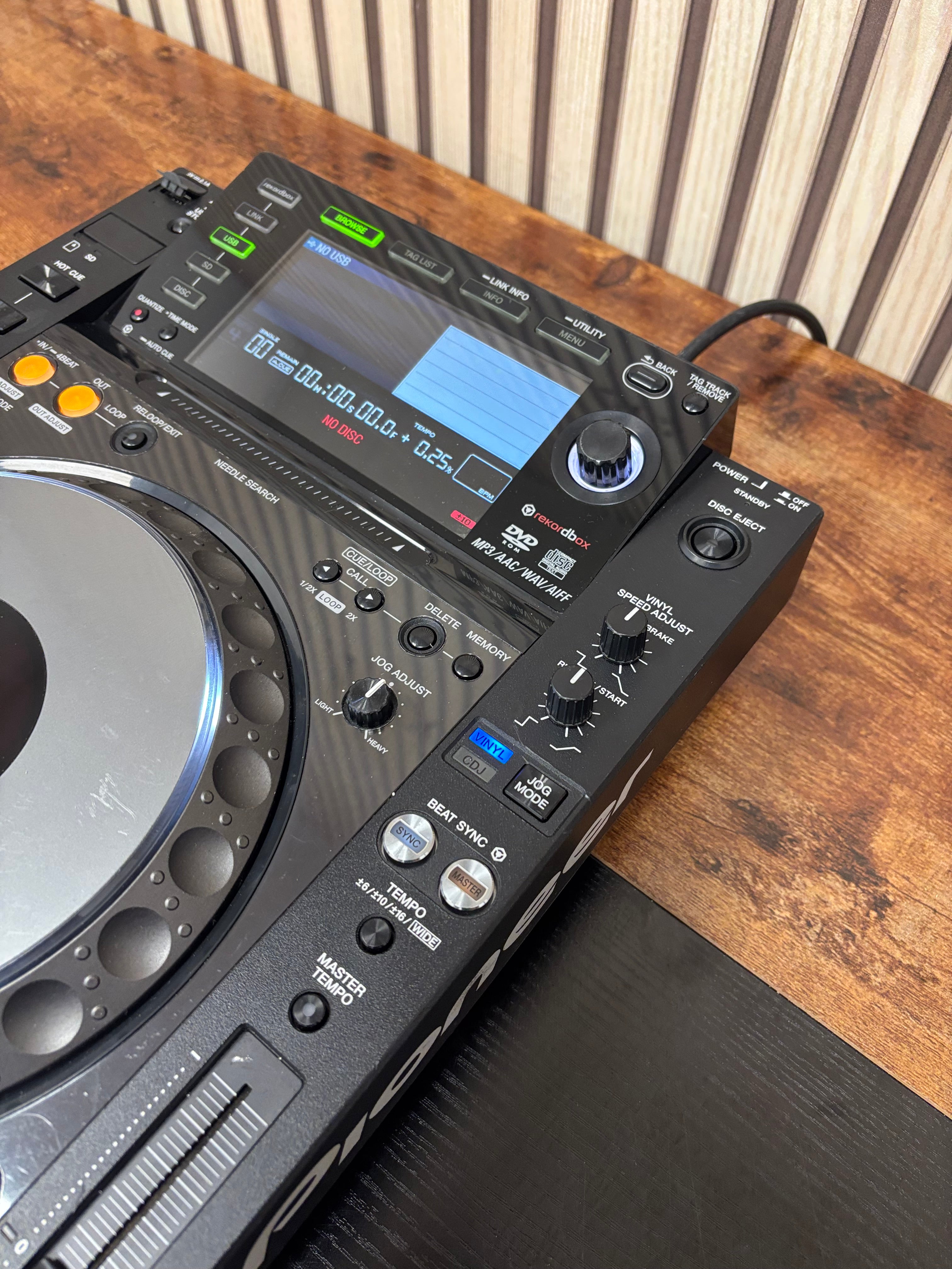 Pioneer CDJ-2000NXS Pro DJ Turntable