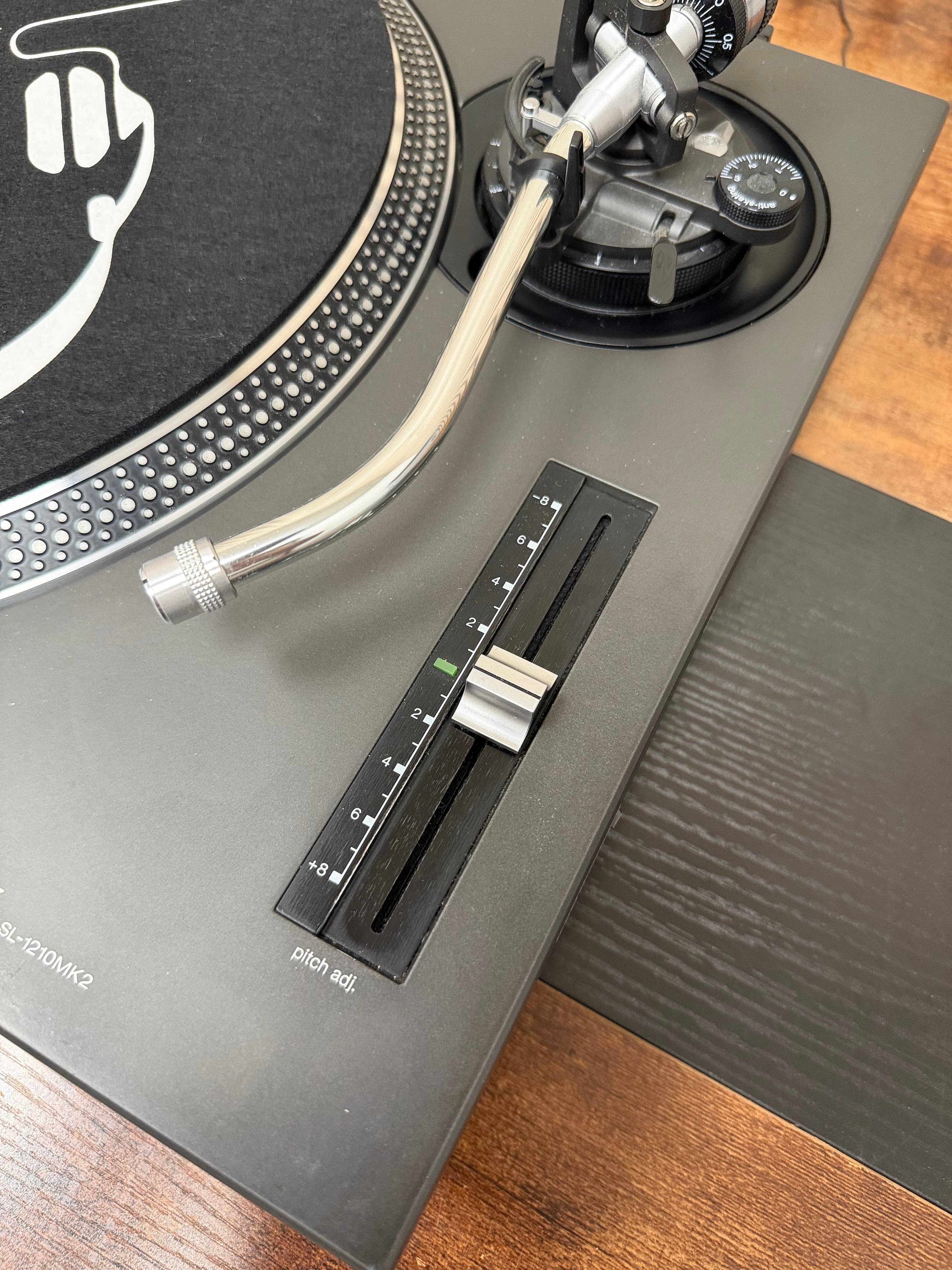 Technics SL-1210MK2 Turntable