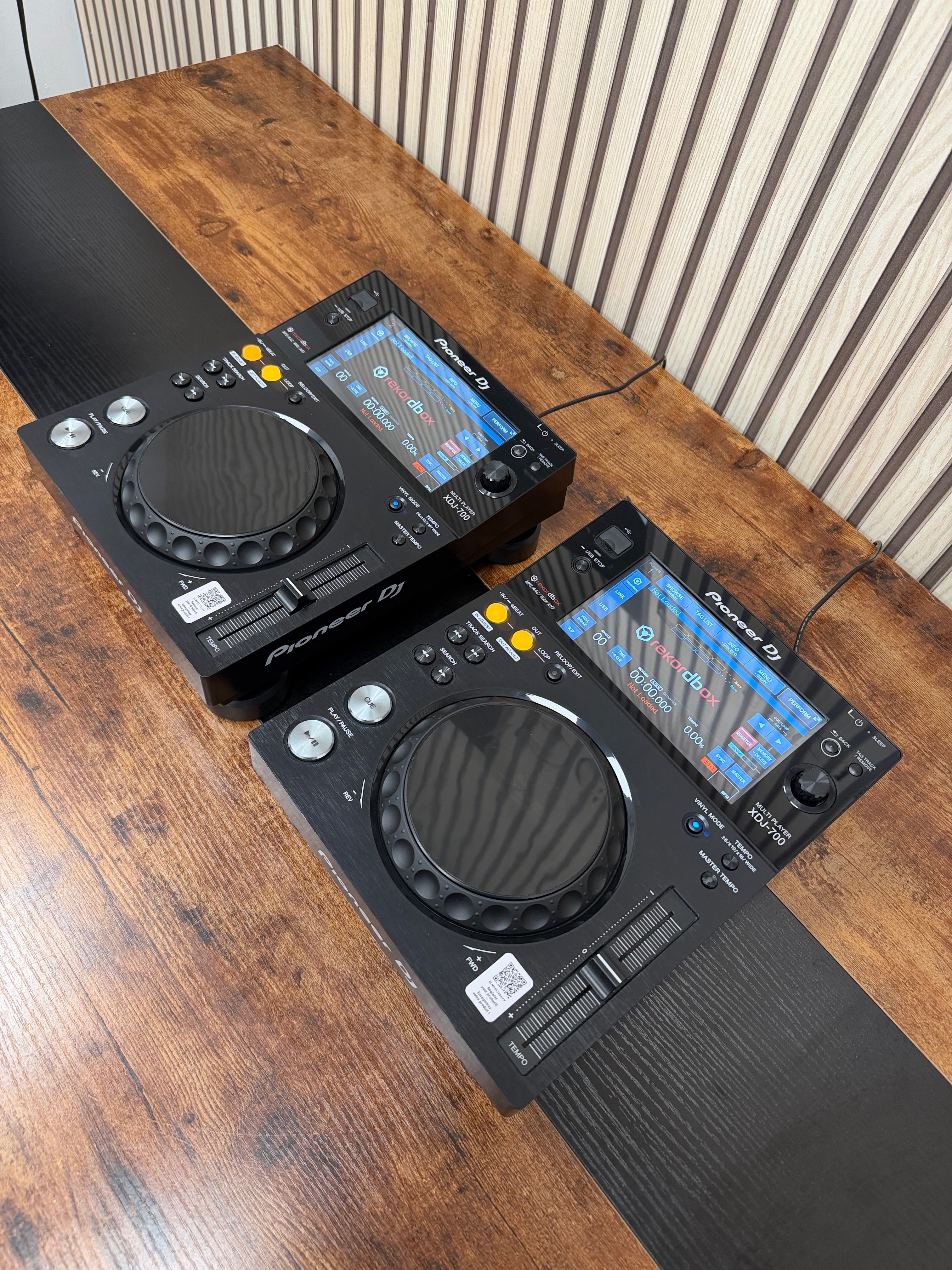 Pioneer XDJ-700 Media Player Pair