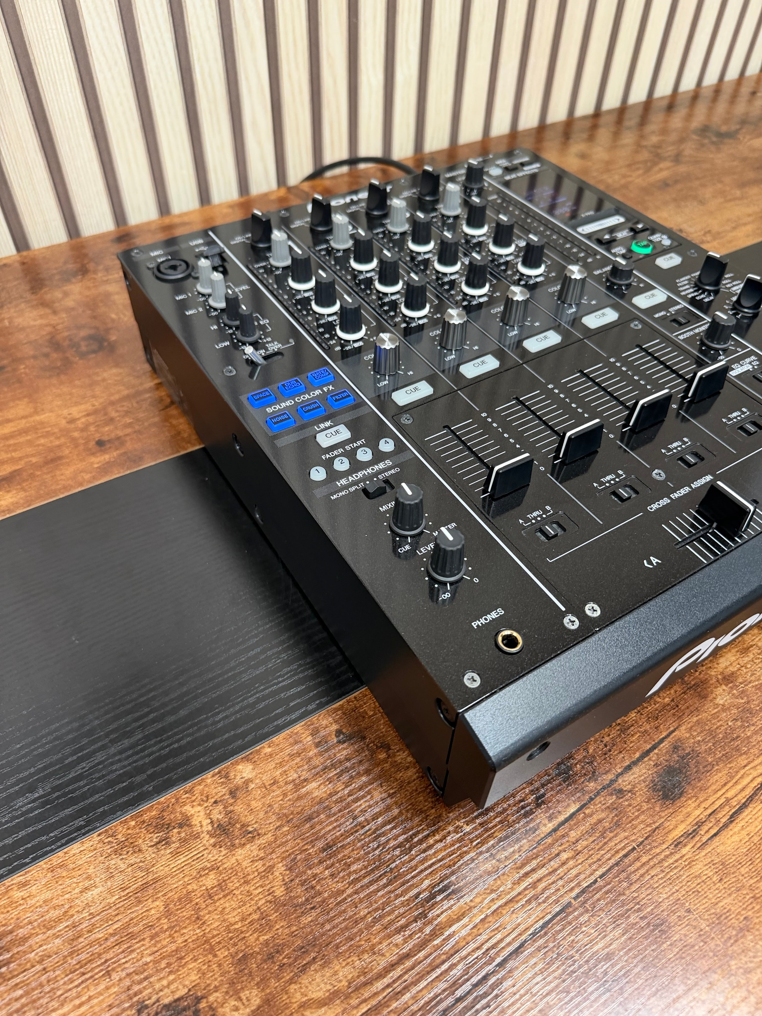 Pioneer DJM-900NXS 4-Channel DJ Mixer