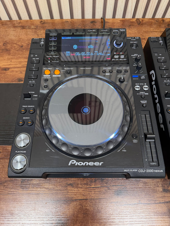 Pioneer CDJ-2000nxs Turntable Pair