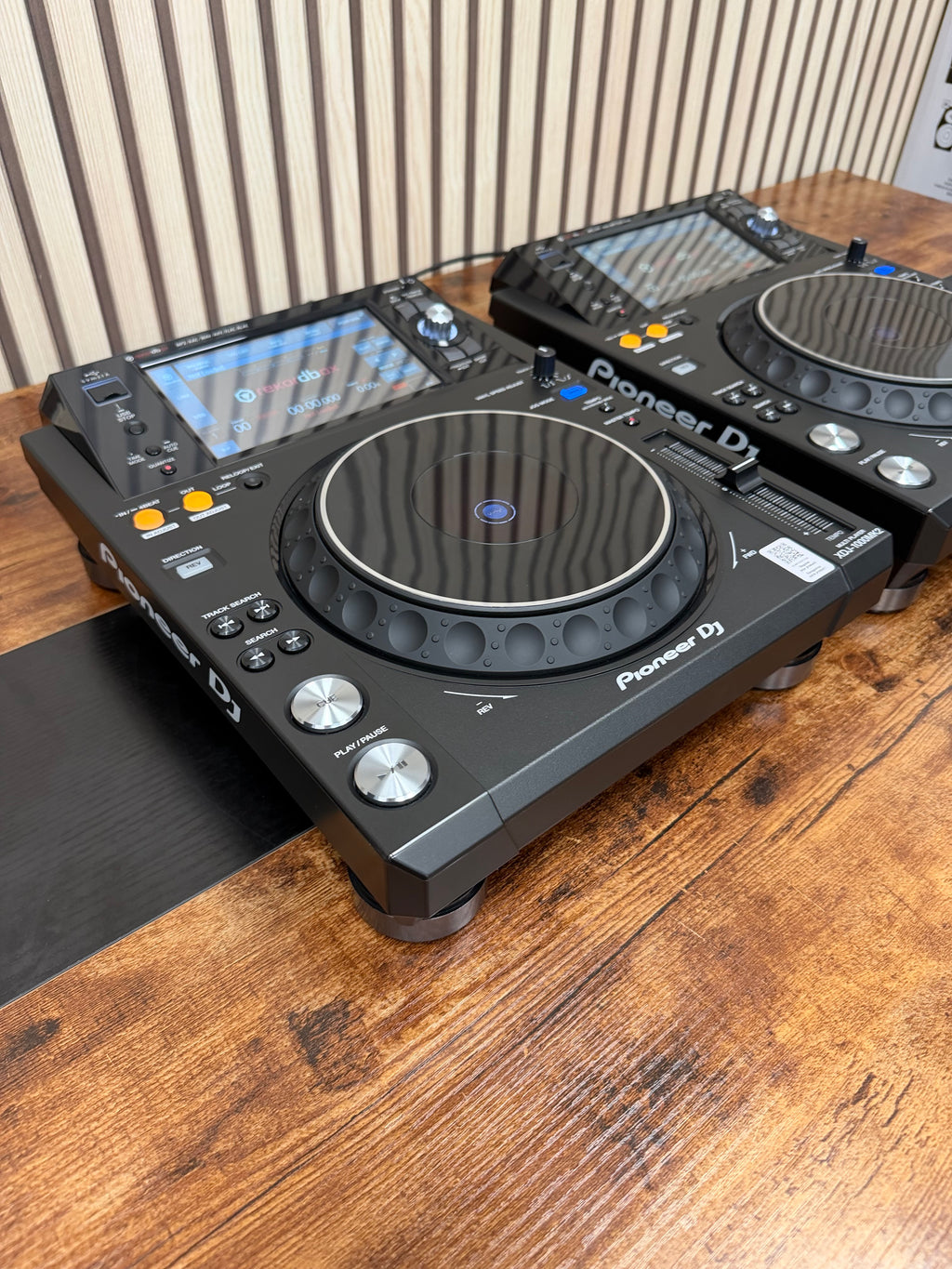 Pioneer DJ XDJ-1000MK2 Digital Turntable Pair