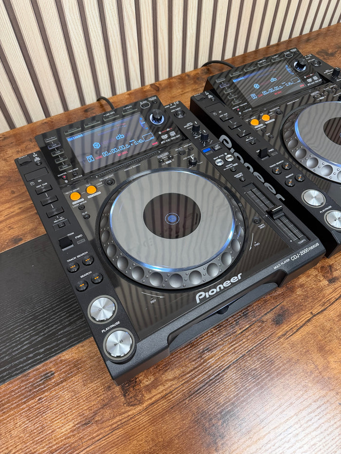 Pioneer CDJ-2000nxs Turntable Pair