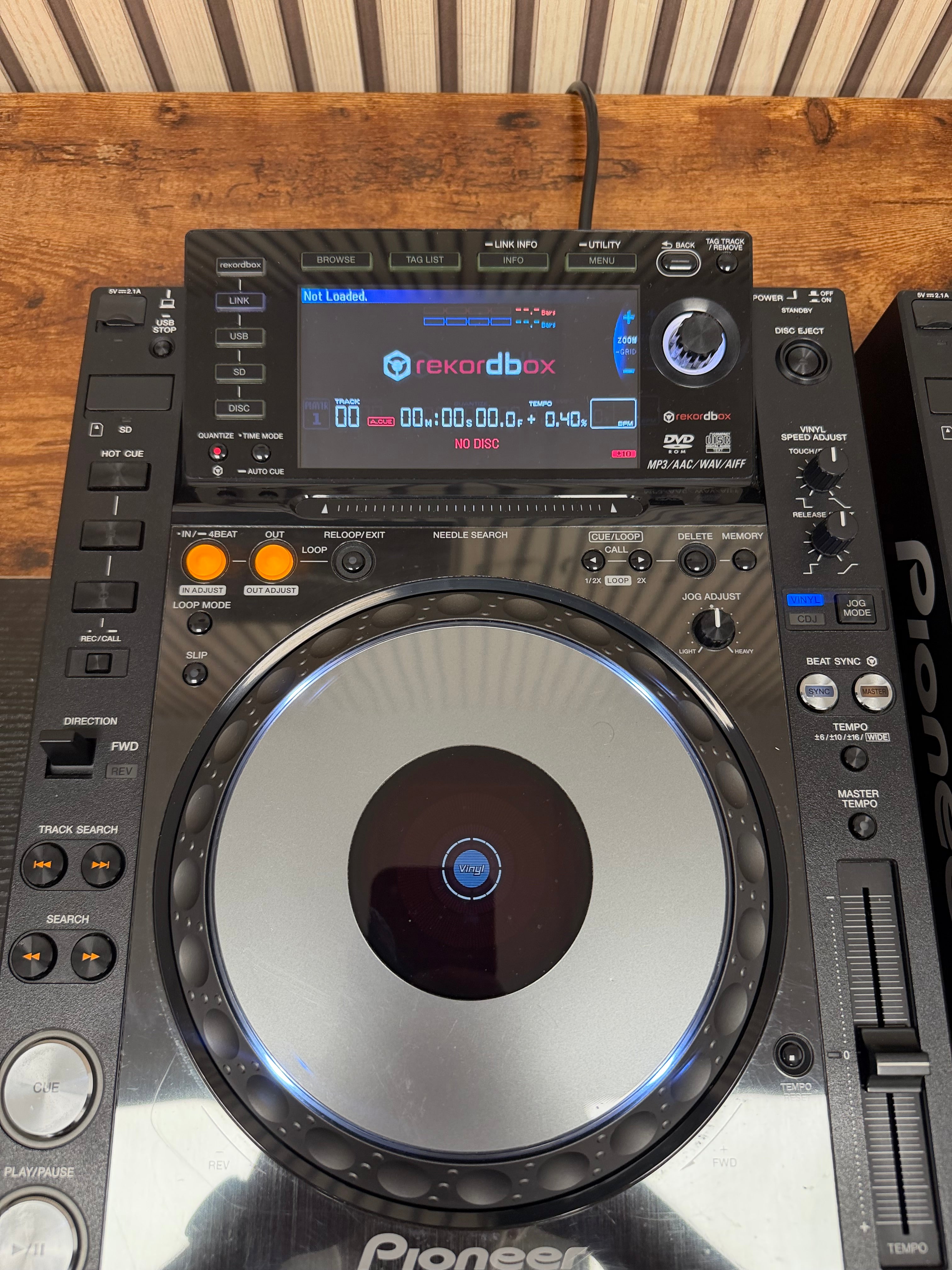 Pioneer CDJ-2000nxs Turntable Pair
