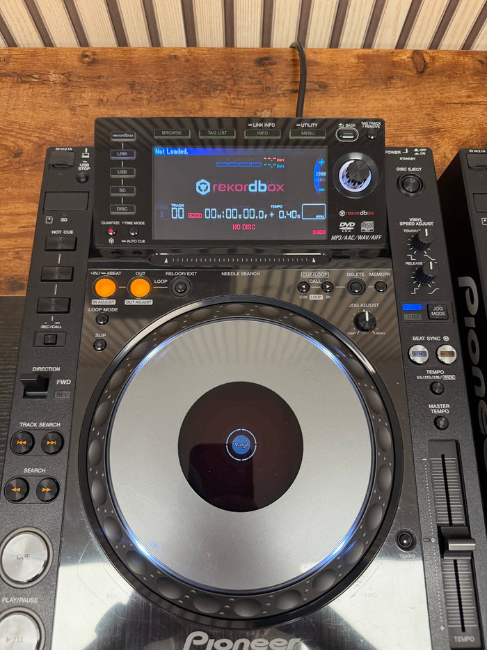 Pioneer CDJ-2000nxs Turntable Pair