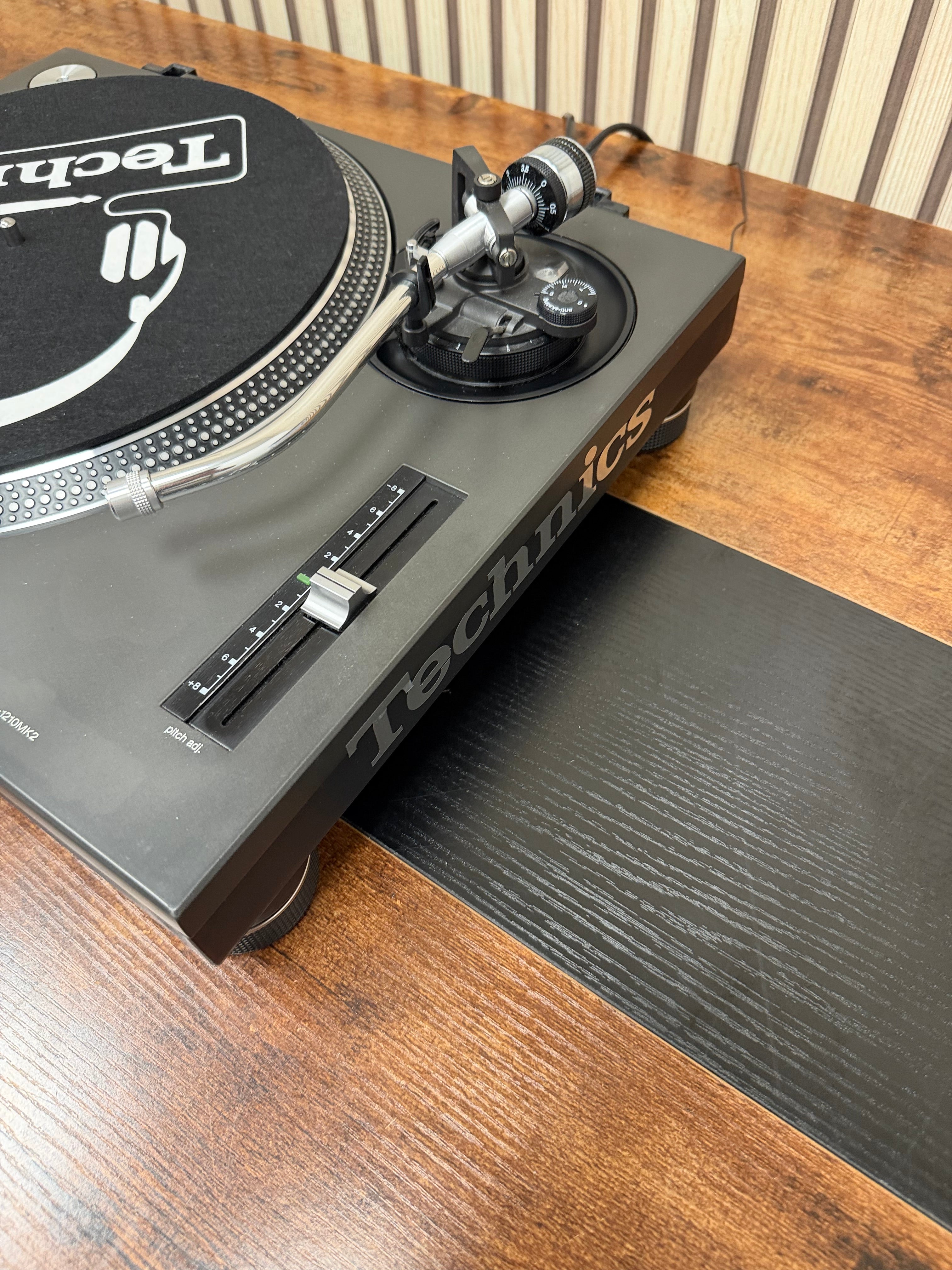 Technics SL-1210MK2 Turntable