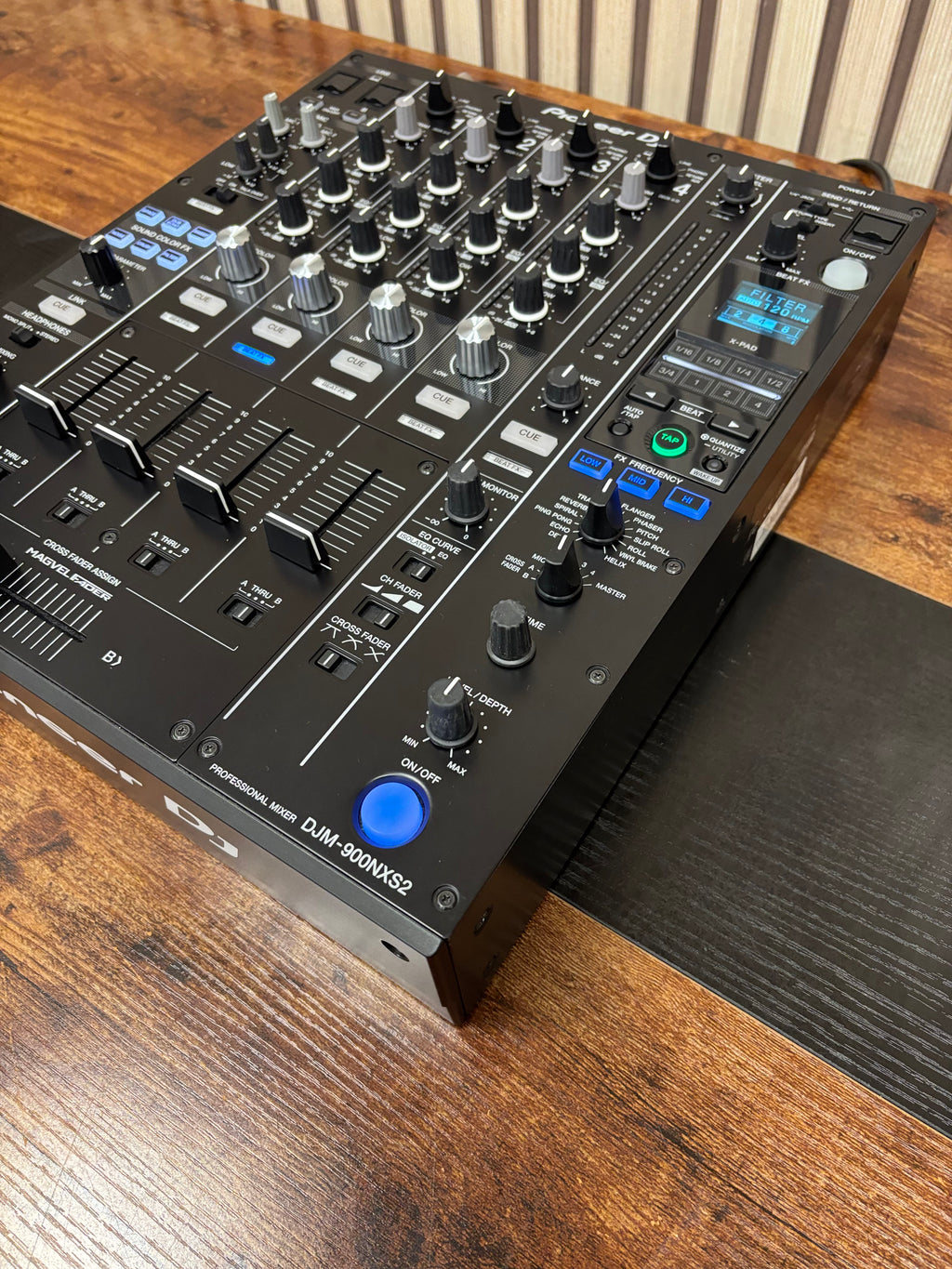 Pioneer DJM-900NXS2 4-Channel DJ Mixer