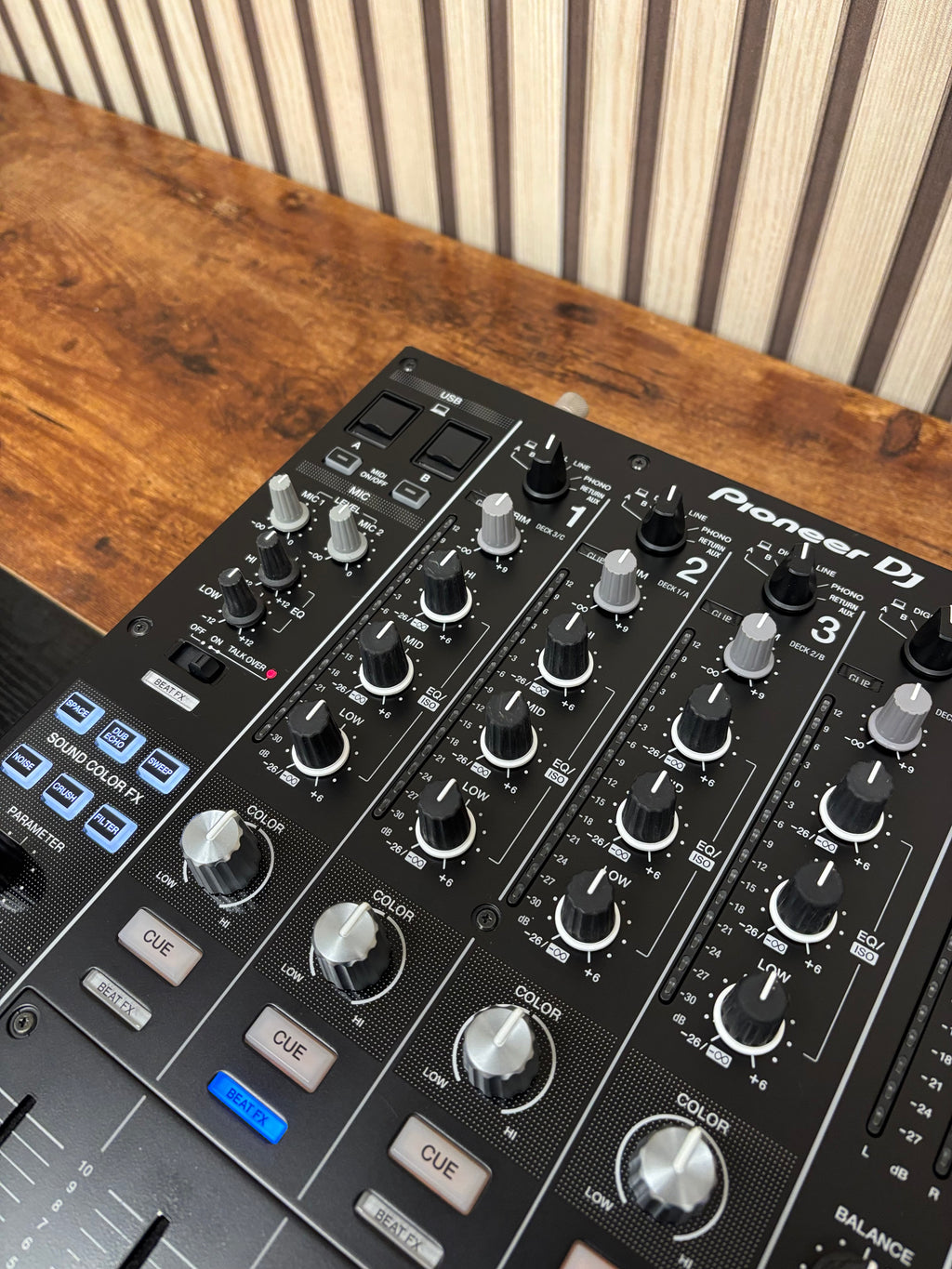 Pioneer DJM-900NXS2 4-Channel DJ Mixer