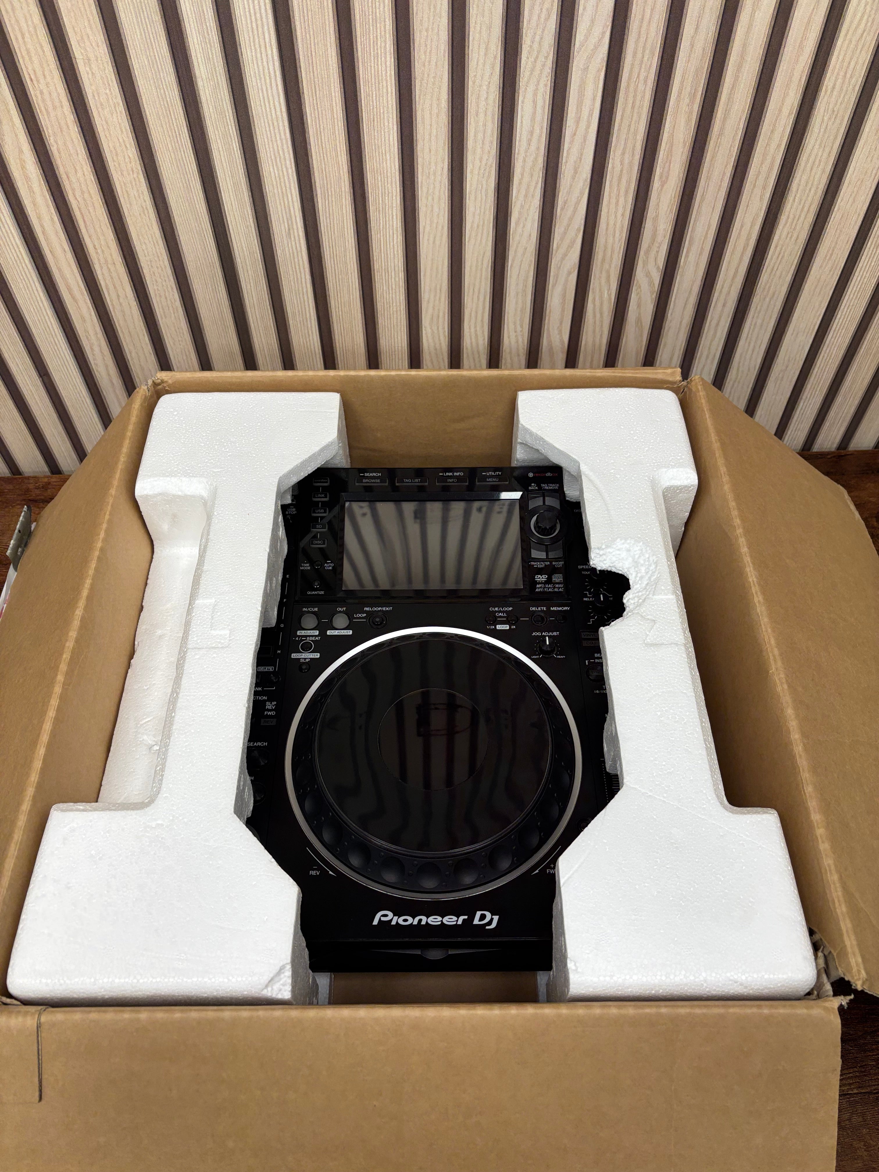 Pioneer CDJ-2000NXS2 Pro DJ Turntable