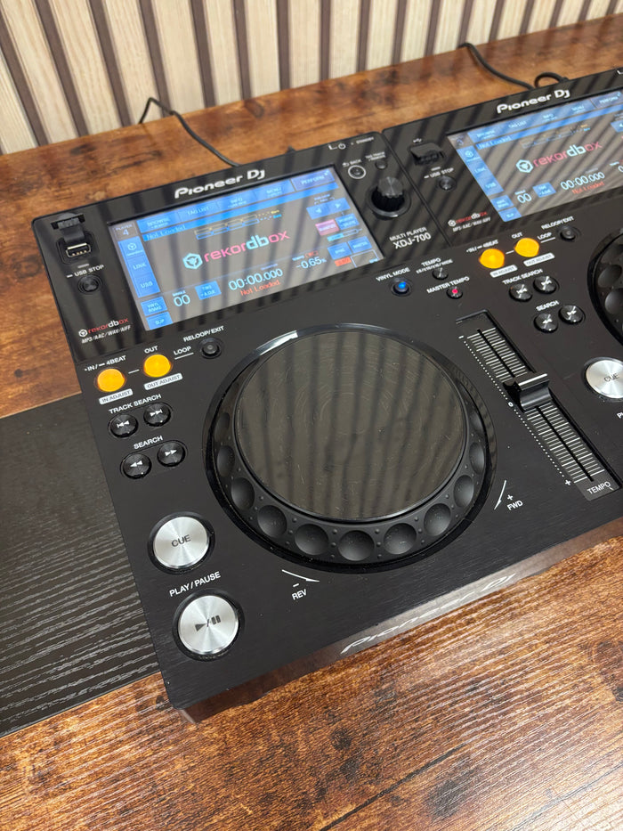 Pioneer XDJ-700 Compact Digital Turntable Pair