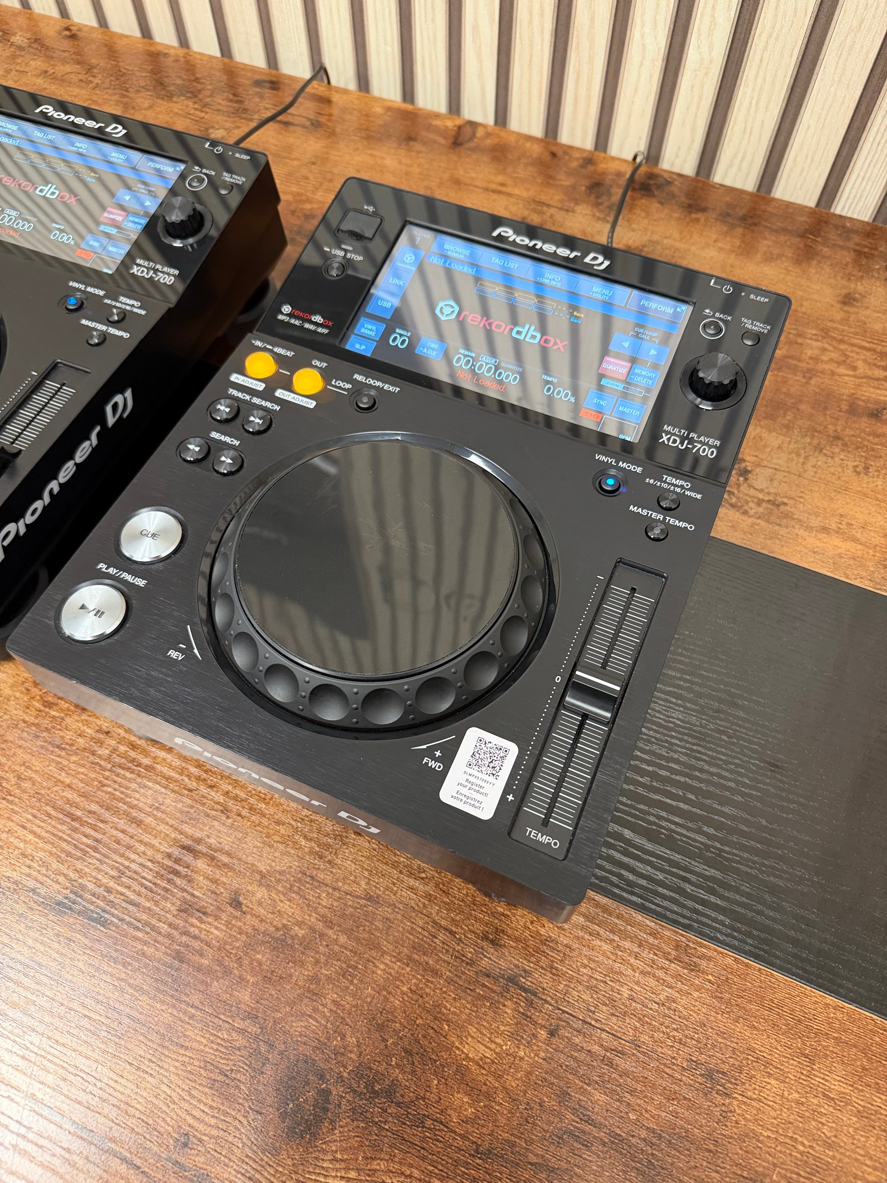 Pioneer XDJ-700 Media Player Pair
