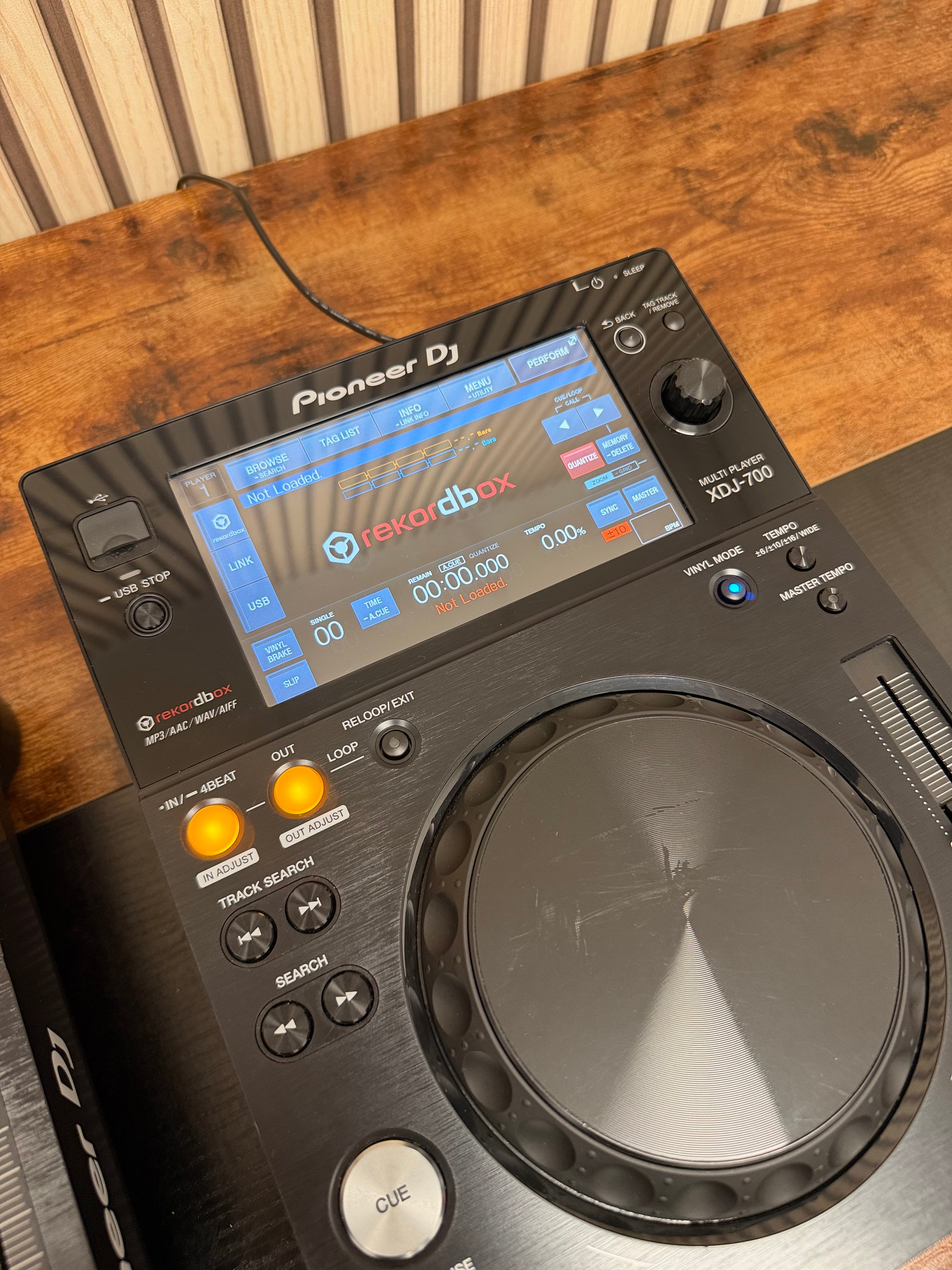 Pioneer XDJ-700 Media Player Pair