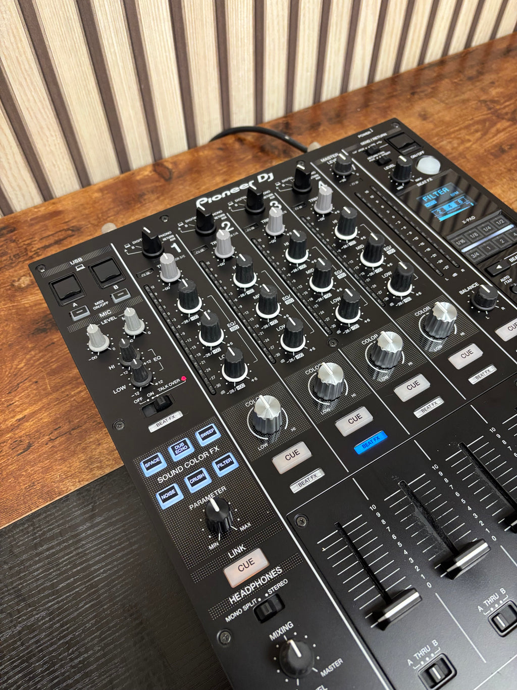 Pioneer DJM-900NXS2 4-Channel DJ Mixer