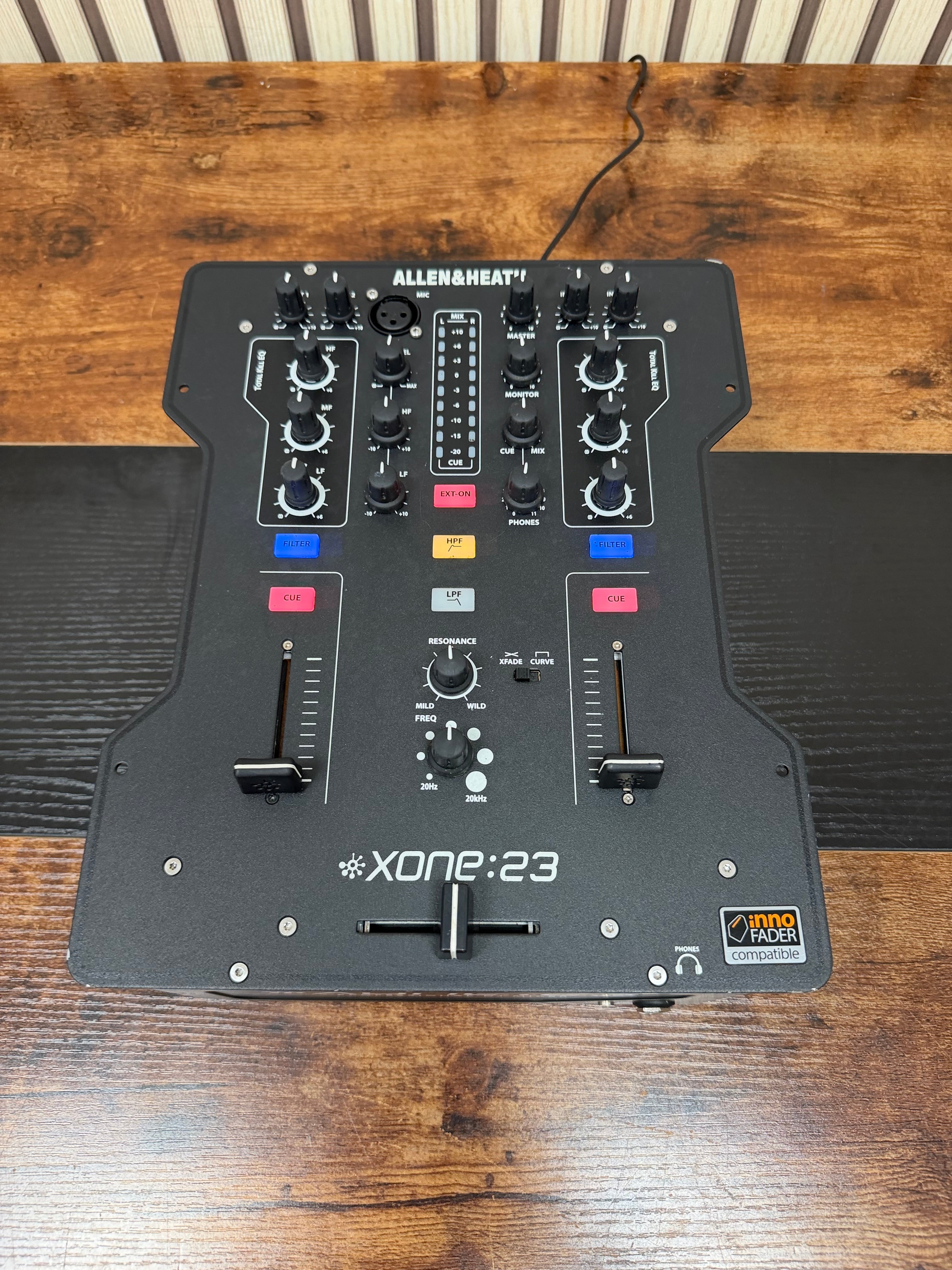Allen & Heath Xone:23 Analogue DJ Mixer