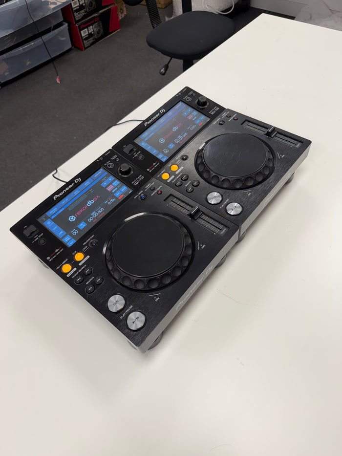 Pioneer XDJ-700 Media Player Pair