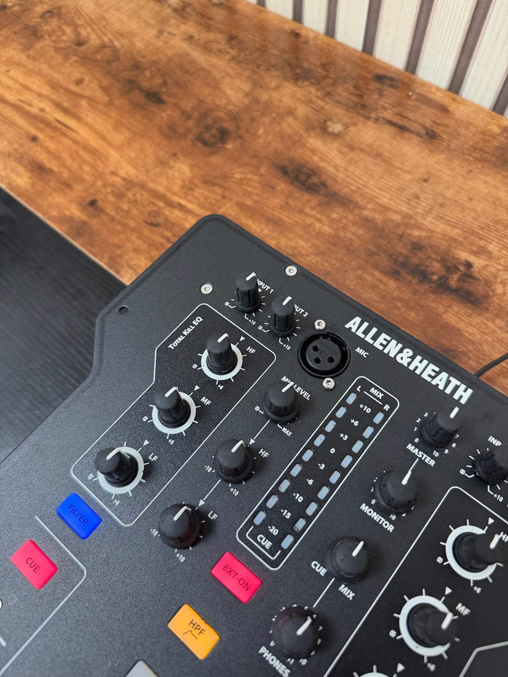 Allen & Heath Xone:23 Analogue DJ Mixer