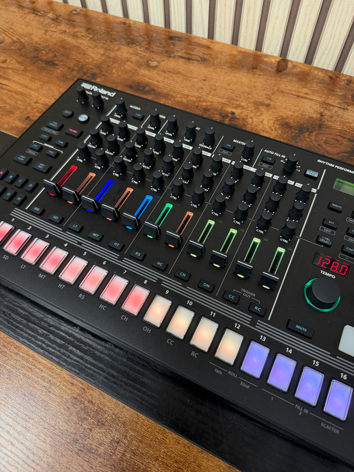 Roland TR-8S Drum machine