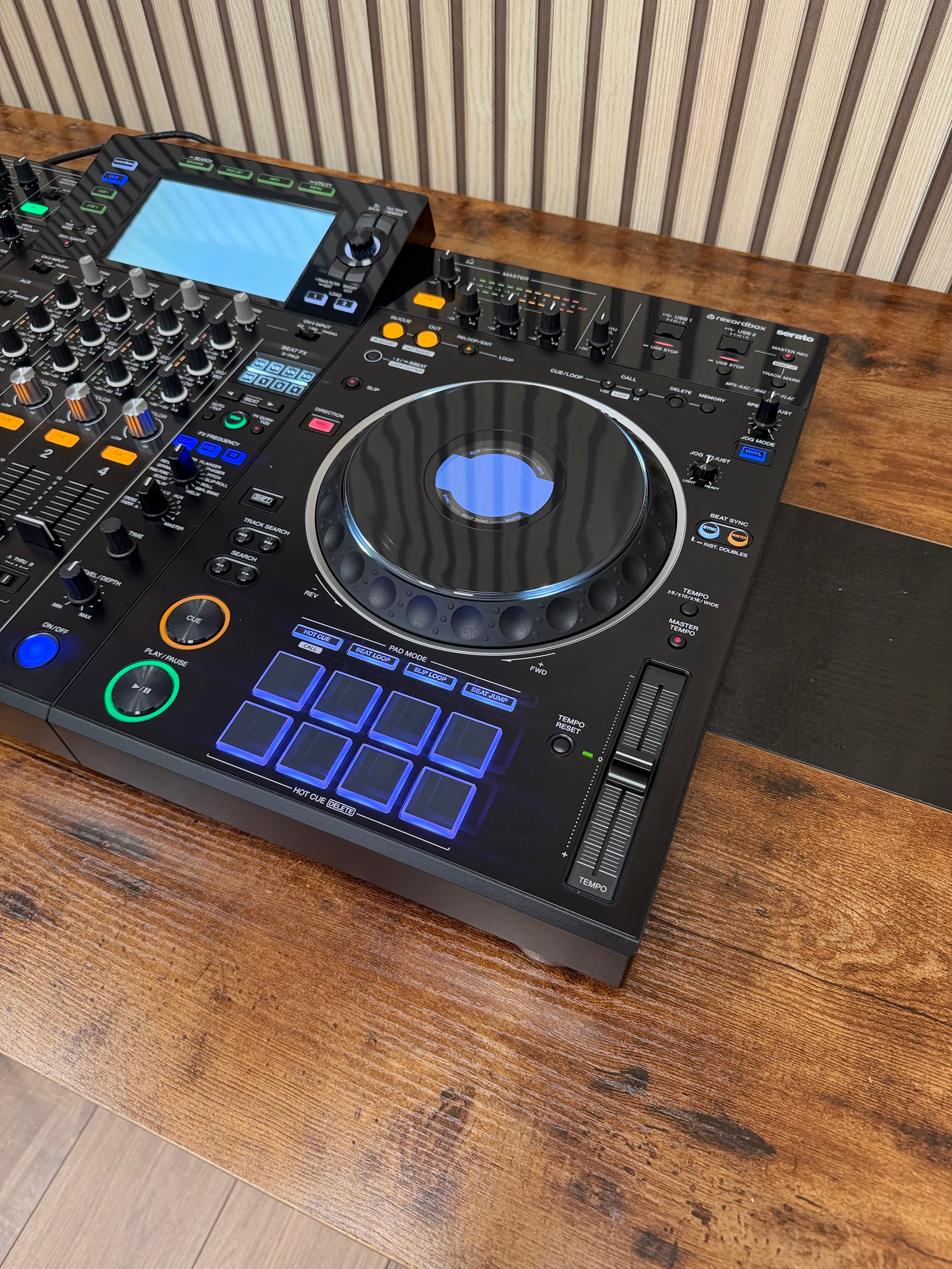 Pioneer XDJ-XZ Standalone Controller