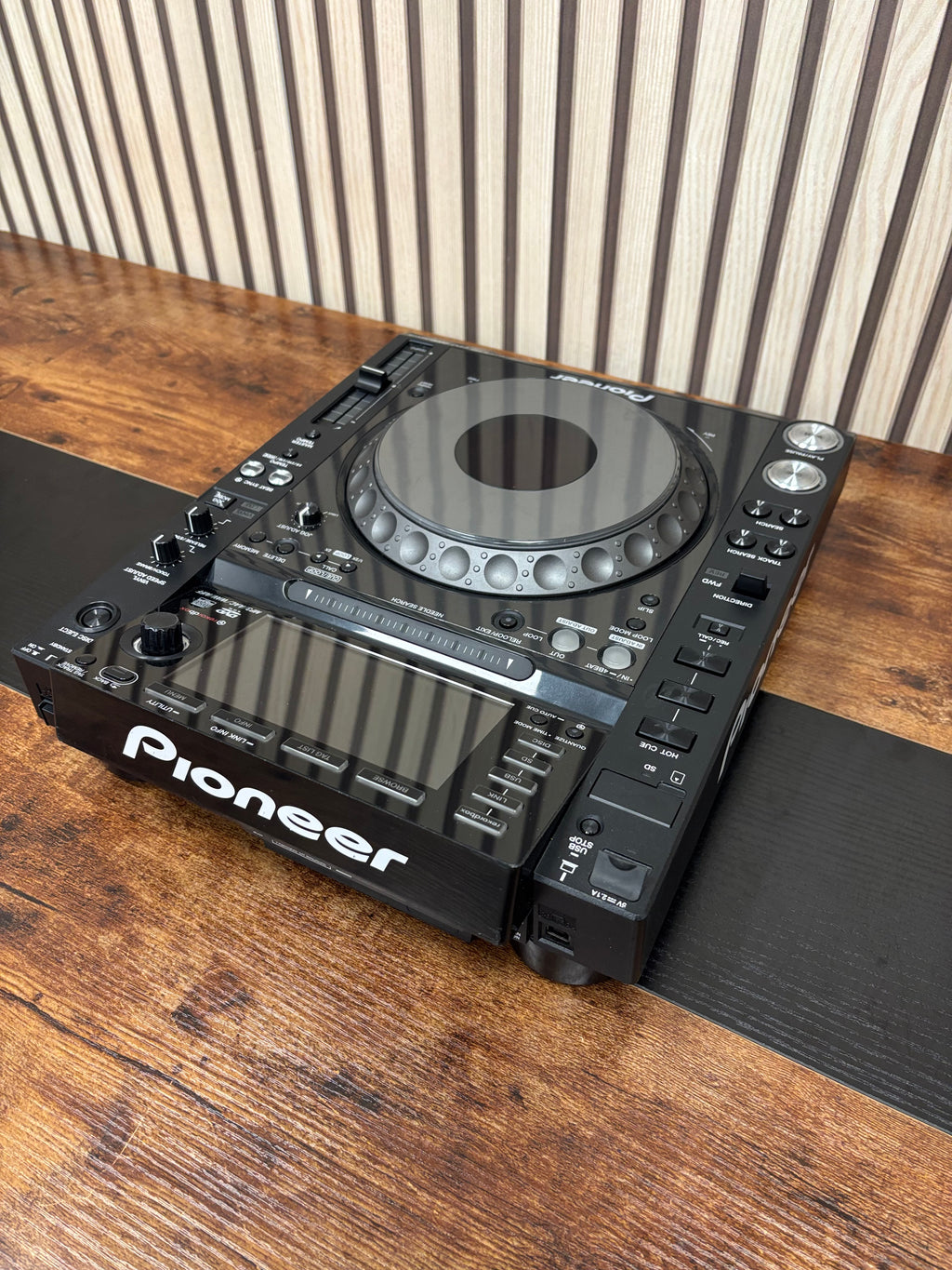 Pioneer CDJ-2000NXS Pro DJ Turntable