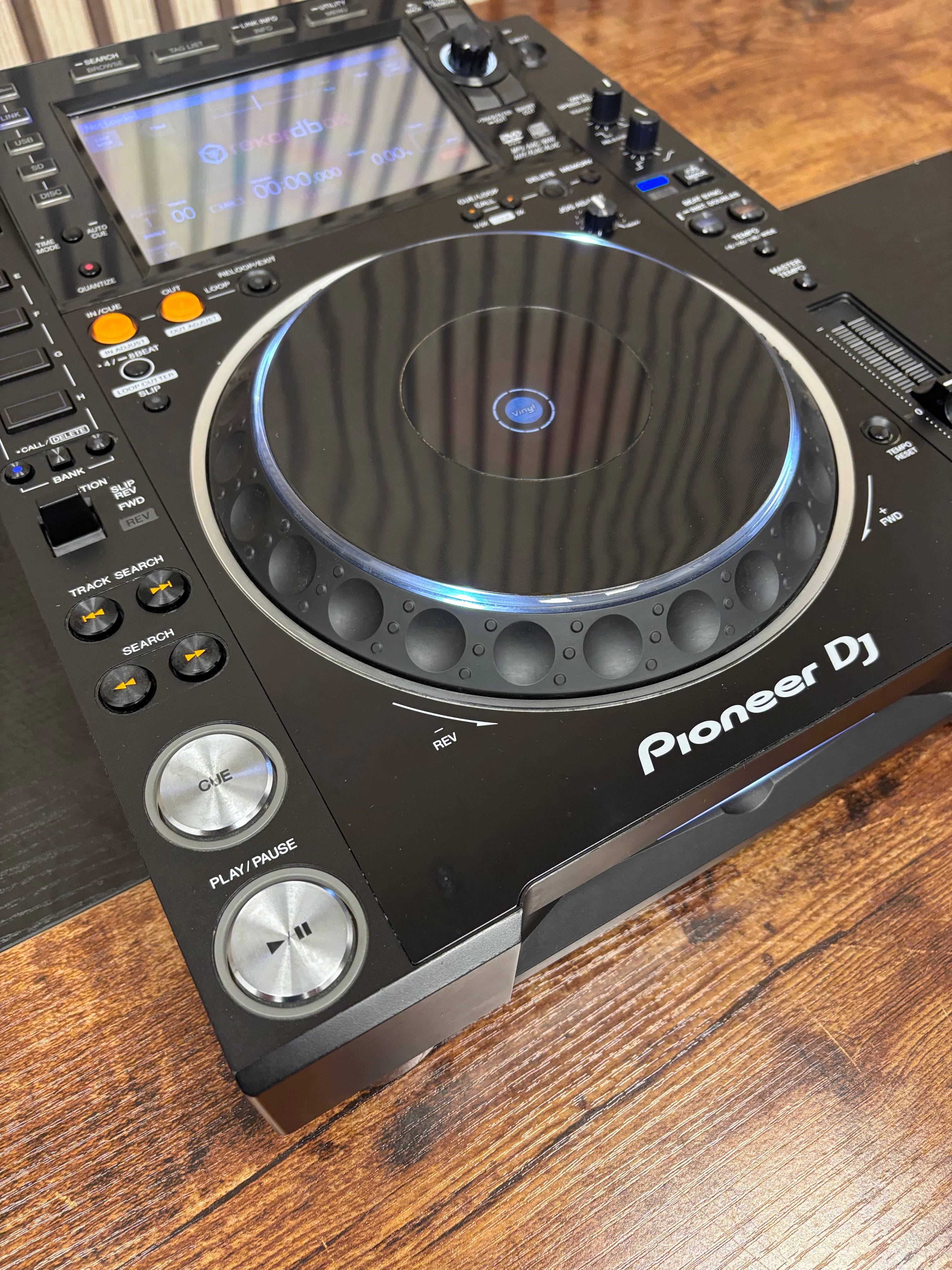 Pioneer CDJ-2000NXS2 Pro DJ Turntable