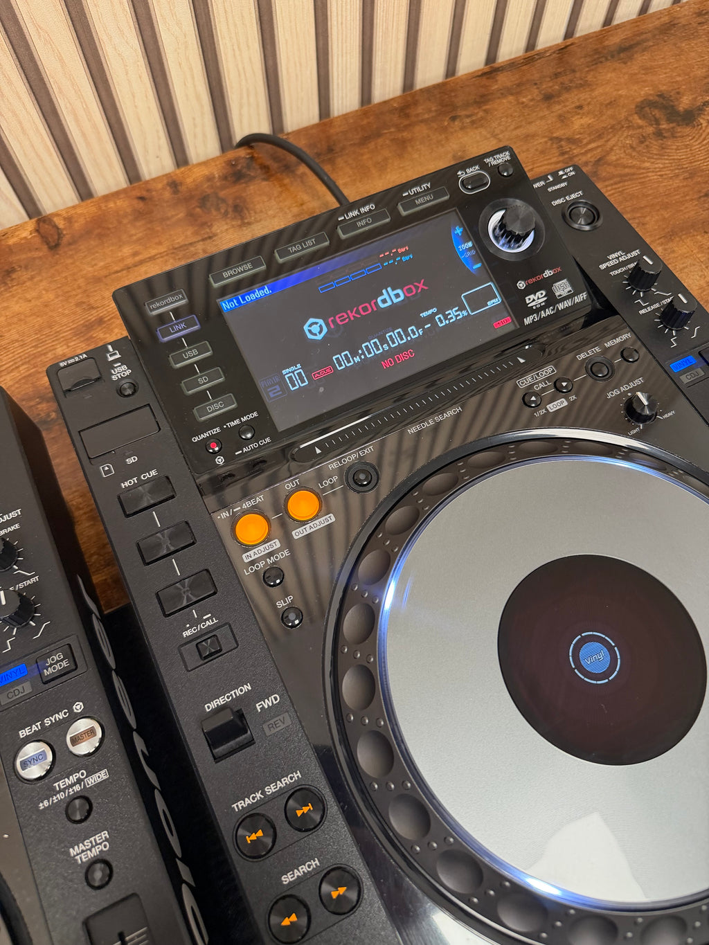 Pioneer CDJ-2000nxs Turntable Pair