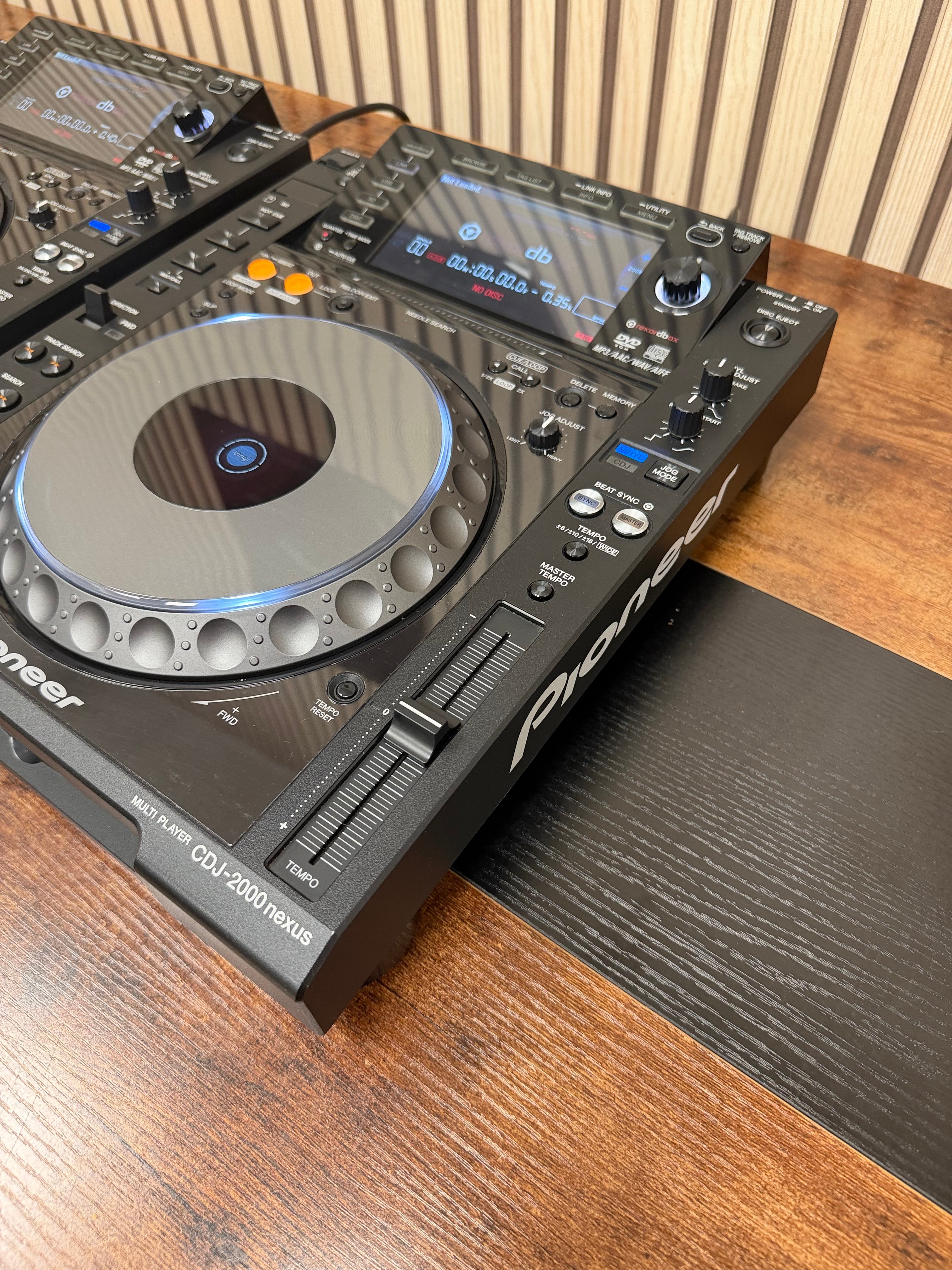 Pioneer CDJ-2000nxs Turntable Pair