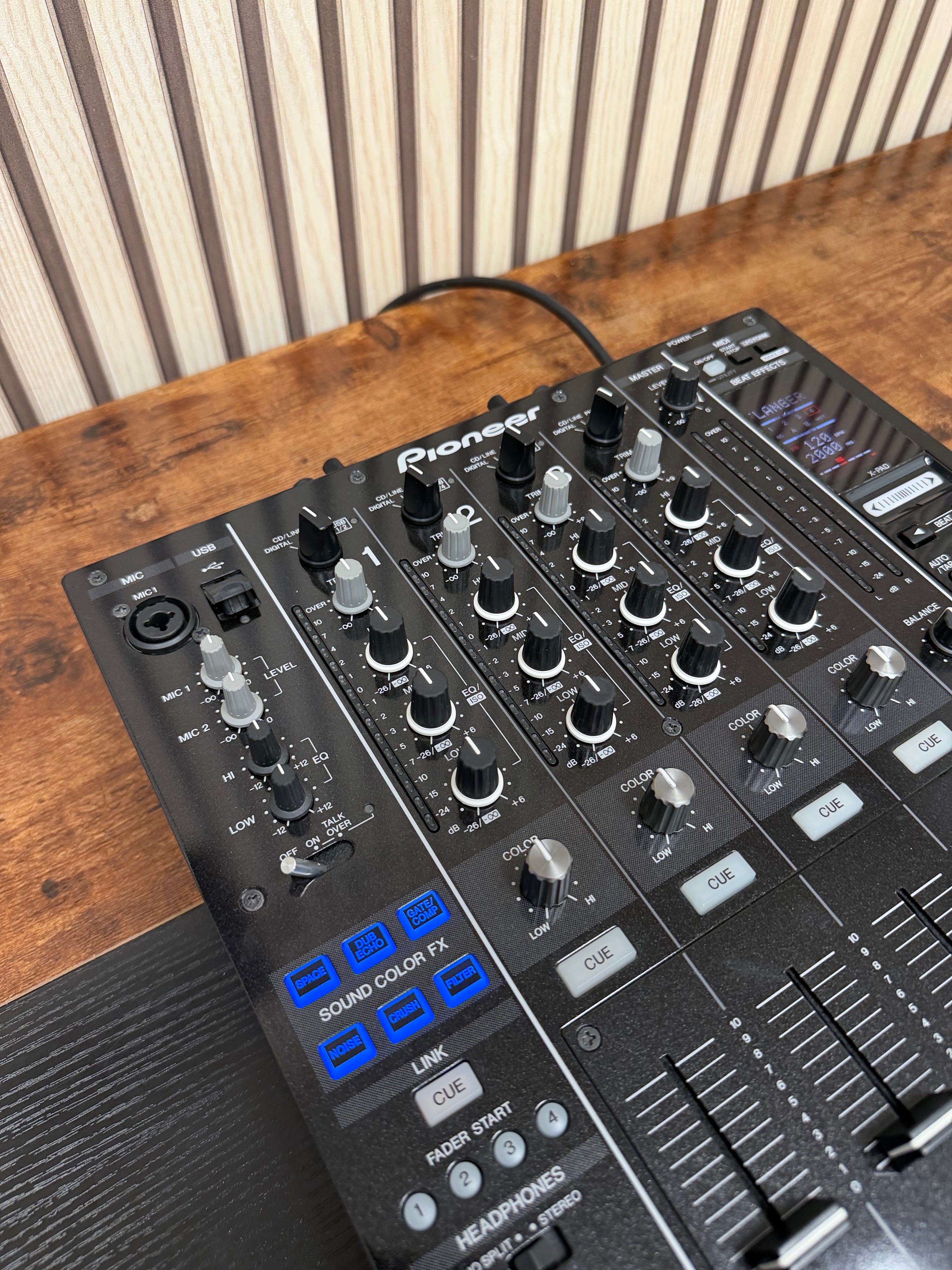 Pioneer DJM-900NXS 4-Channel DJ Mixer