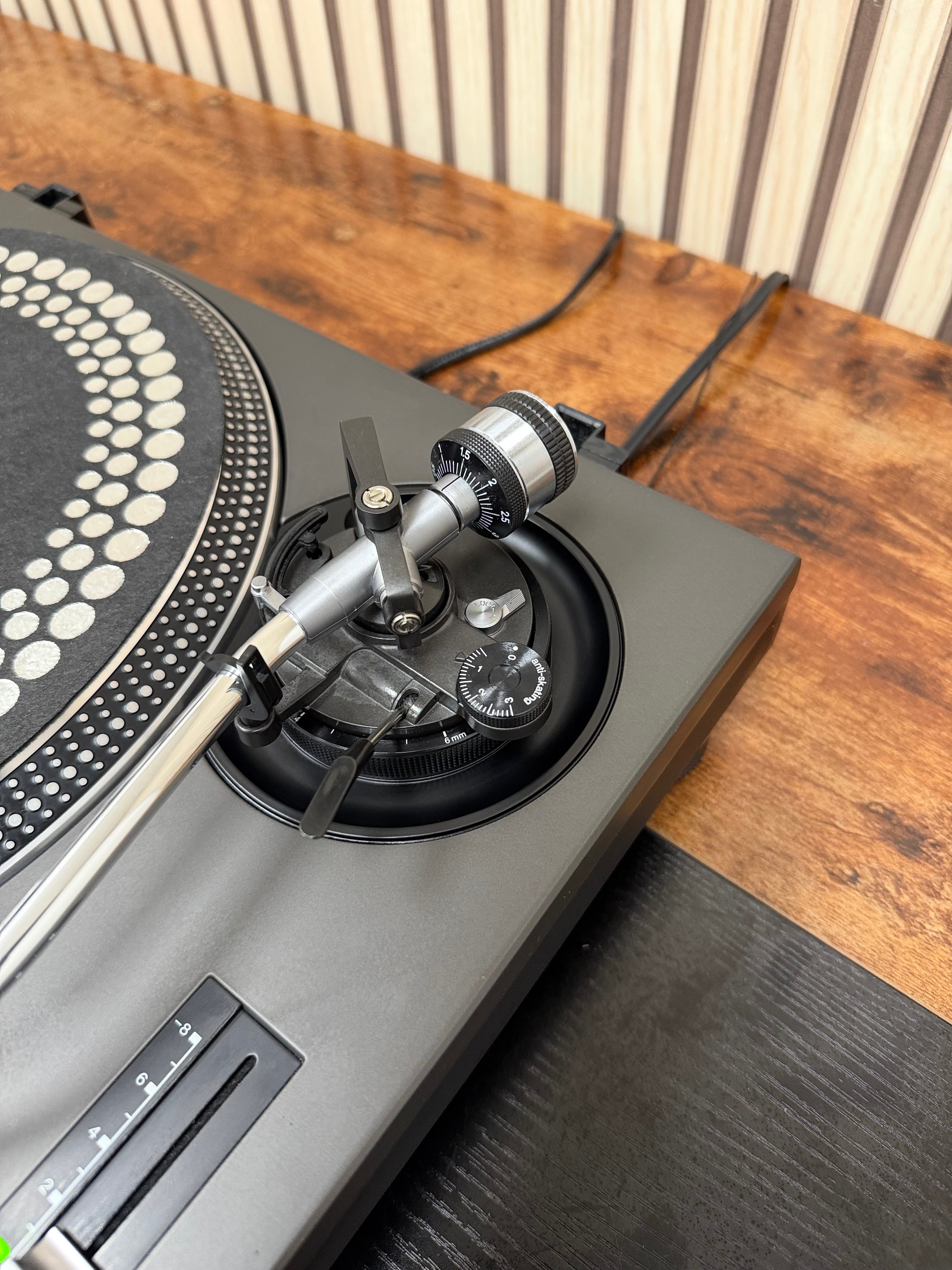 Technics SL-1210MK2 Turntable