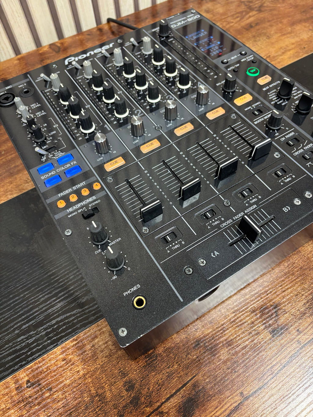 Pioneer DJM-800 4-Channel Pro DJ Mixer