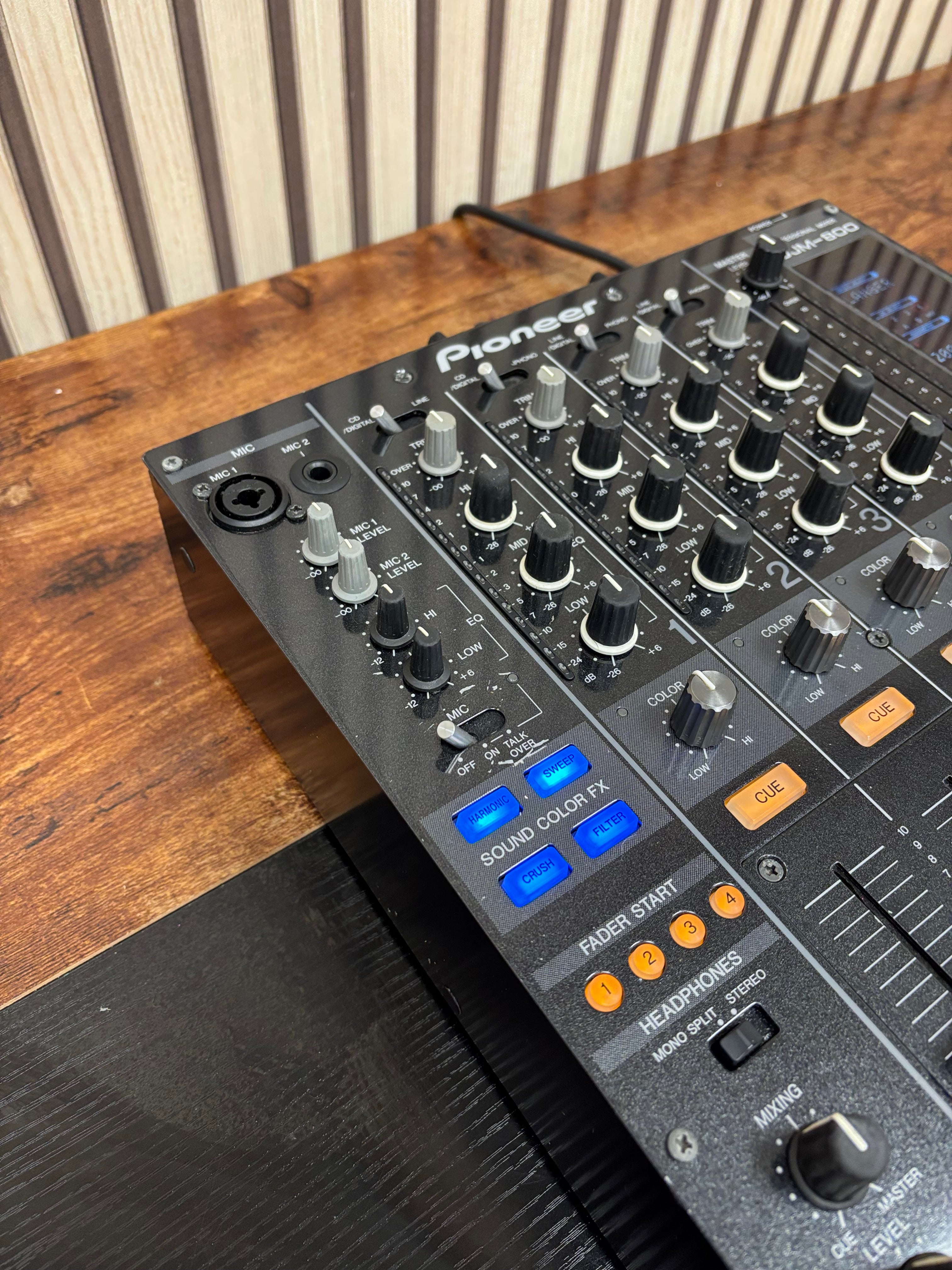 Pioneer DJM-800 4-Channel Pro DJ Mixer