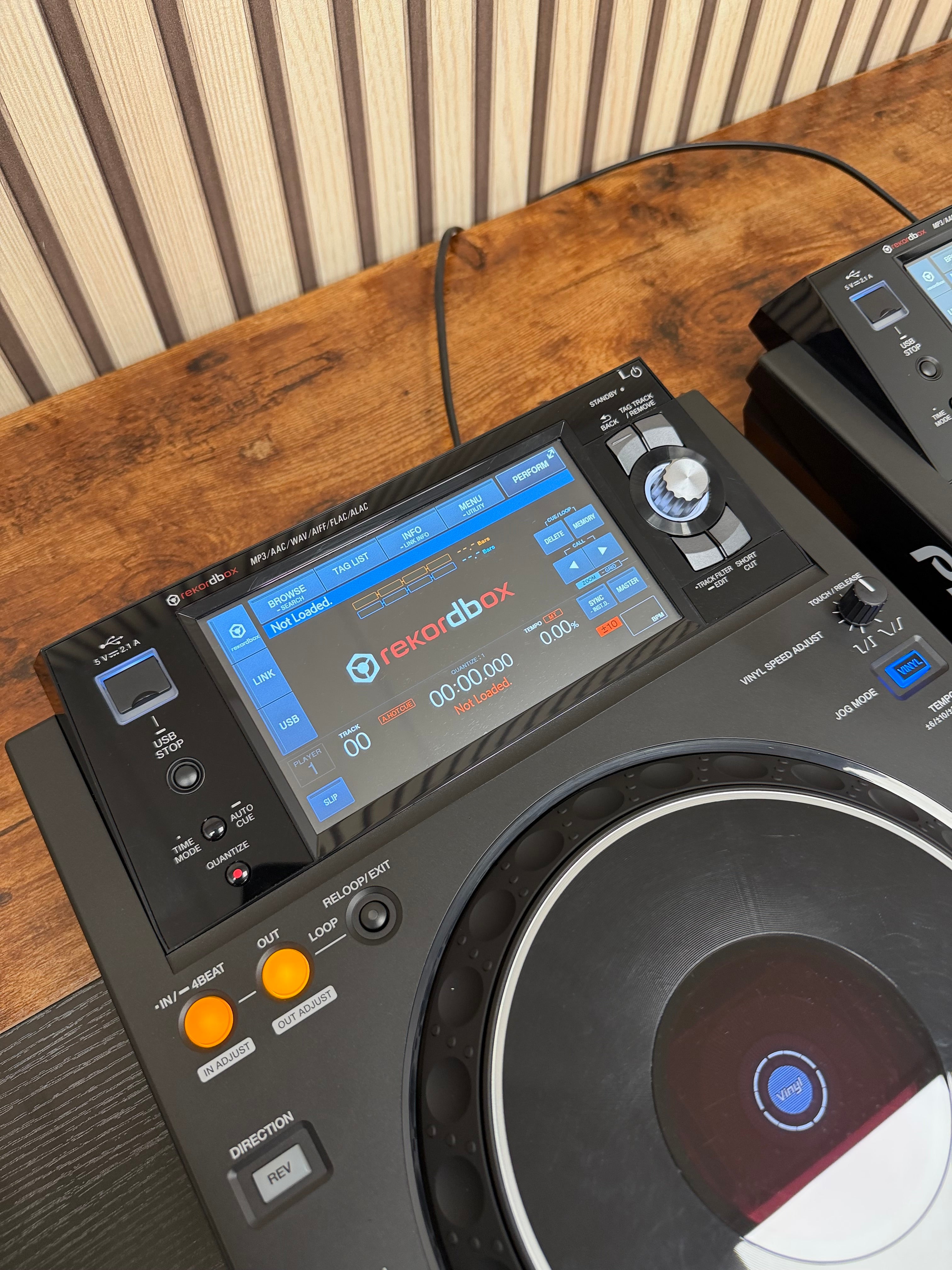 Pioneer DJ XDJ-1000MK2 Digital Turntable Pair