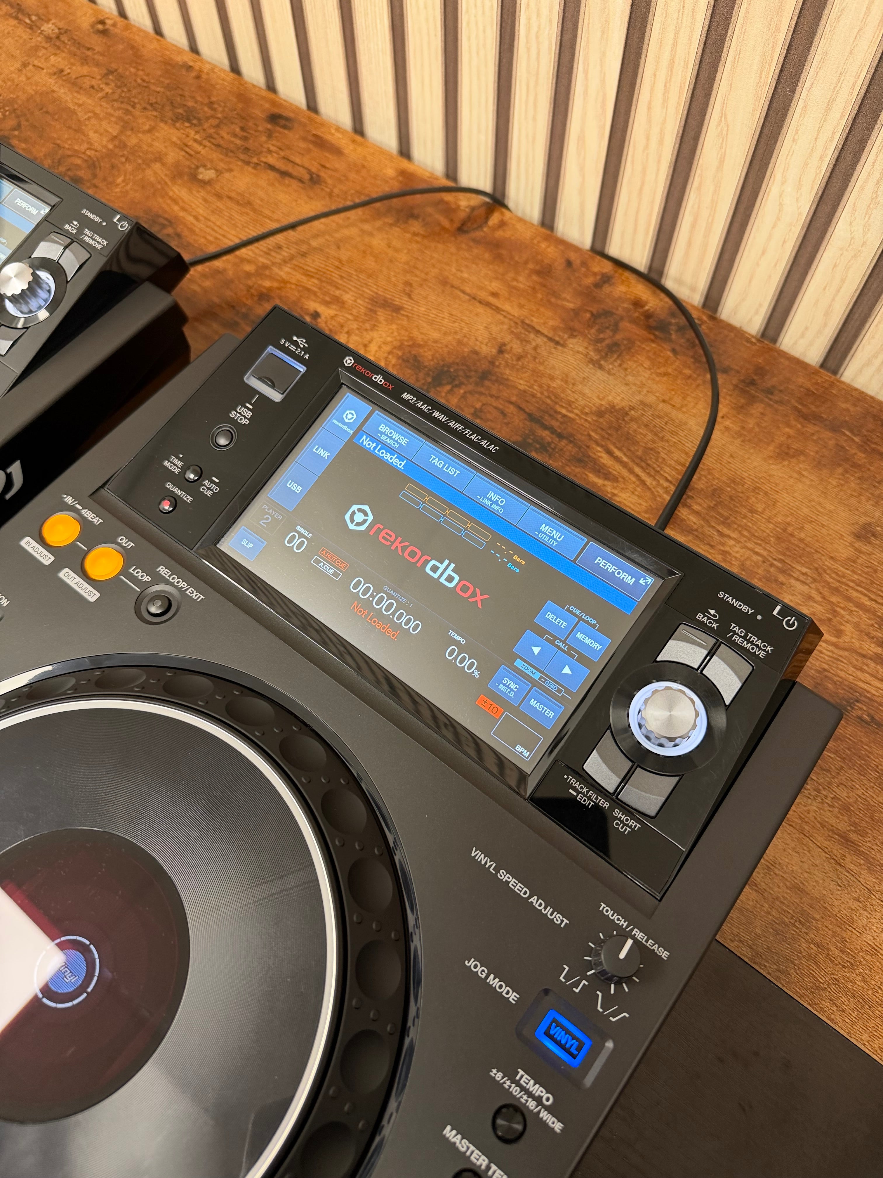 Pioneer DJ XDJ-1000MK2 Digital Turntable Pair