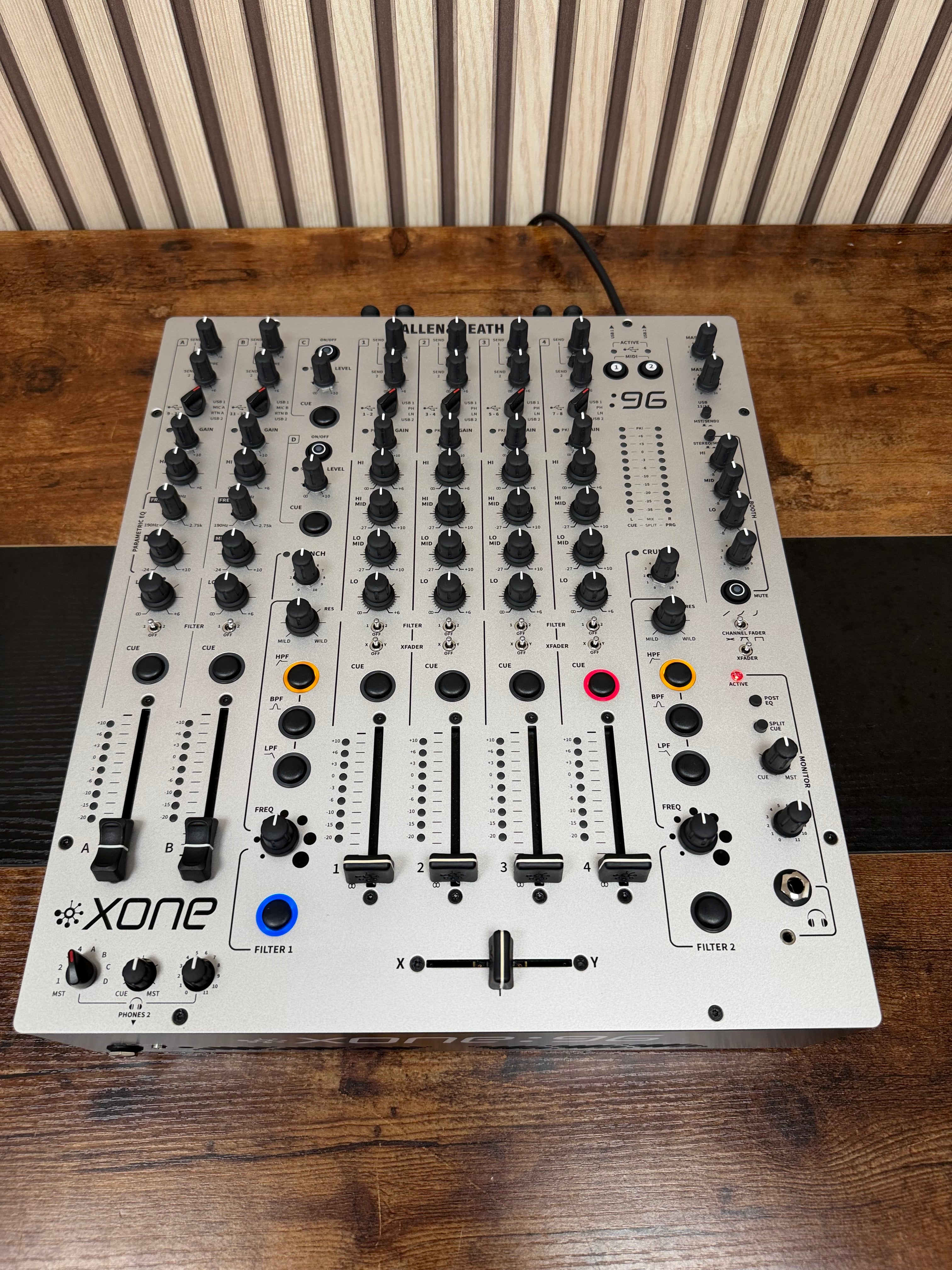 Allen & Heath Xone:96 Analogue DJ Mixer