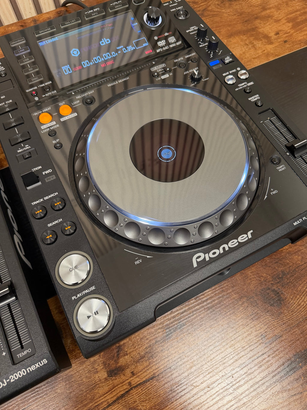 Pioneer CDJ-2000nxs Turntable Pair