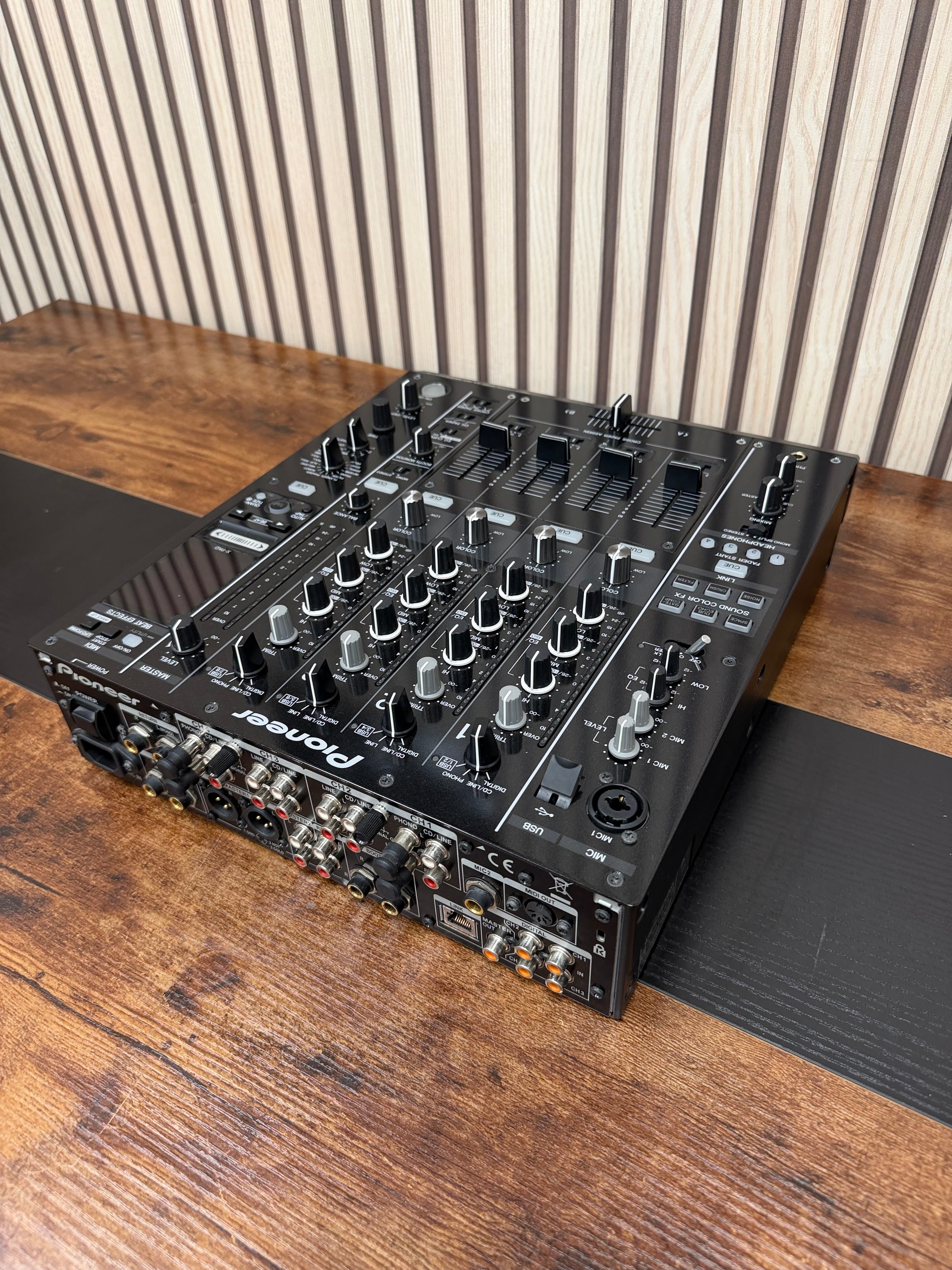 Pioneer DJM-900NXS 4-Channel DJ Mixer
