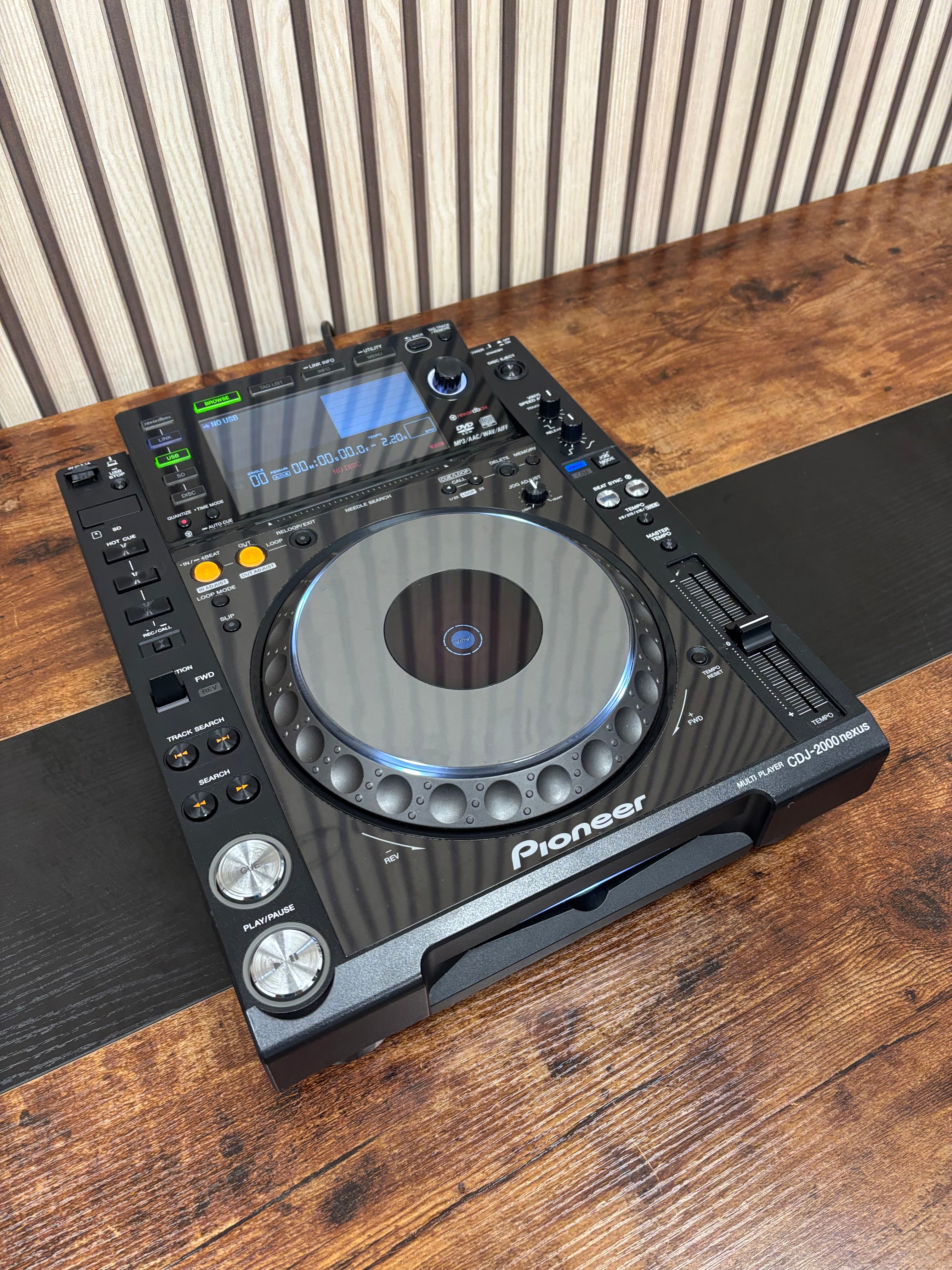 Pioneer CDJ-2000NXS Pro DJ Turntable