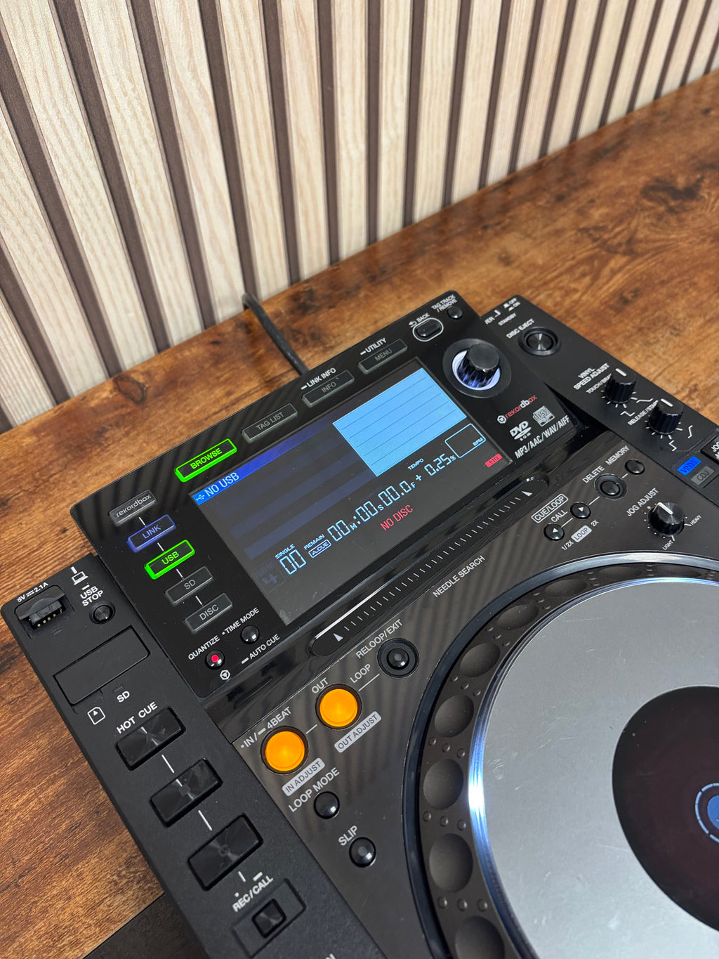 Pioneer CDJ-2000NXS Pro DJ Turntable