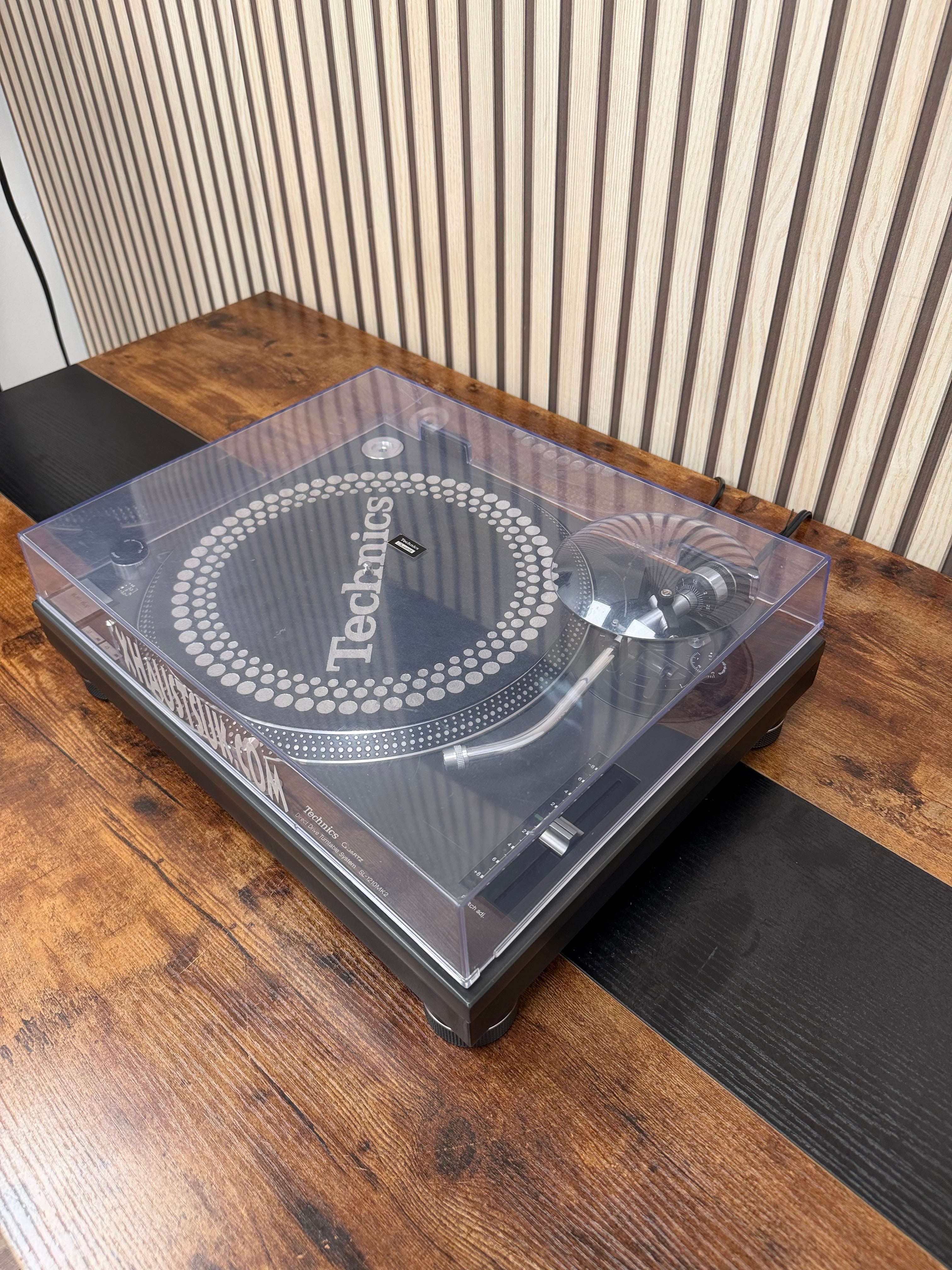Technics SL-1210MK2 Turntable