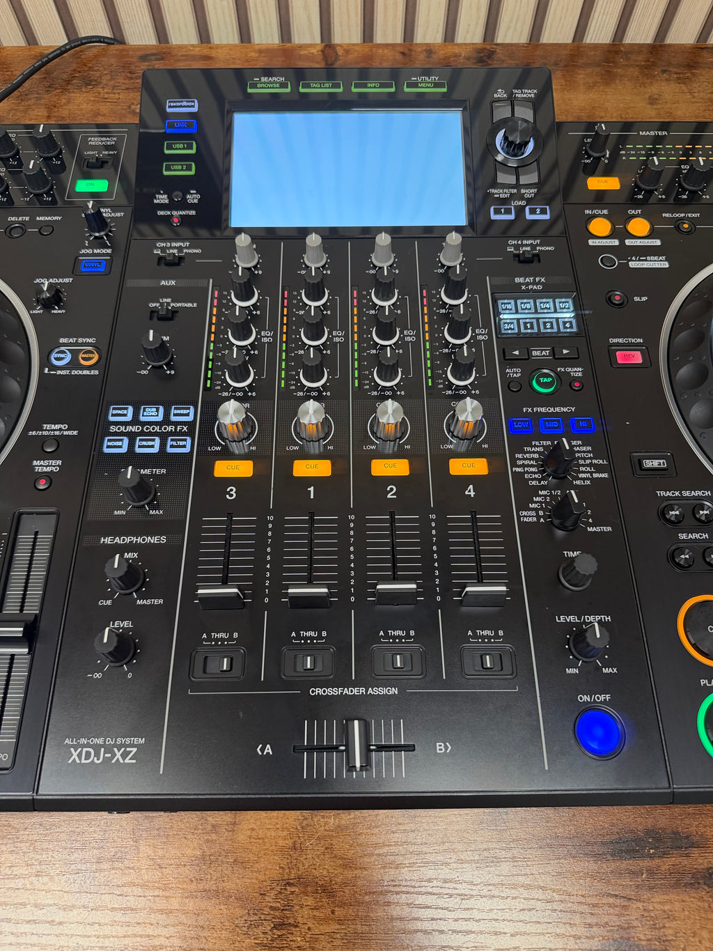 Pioneer XDJ-XZ Standalone Controller