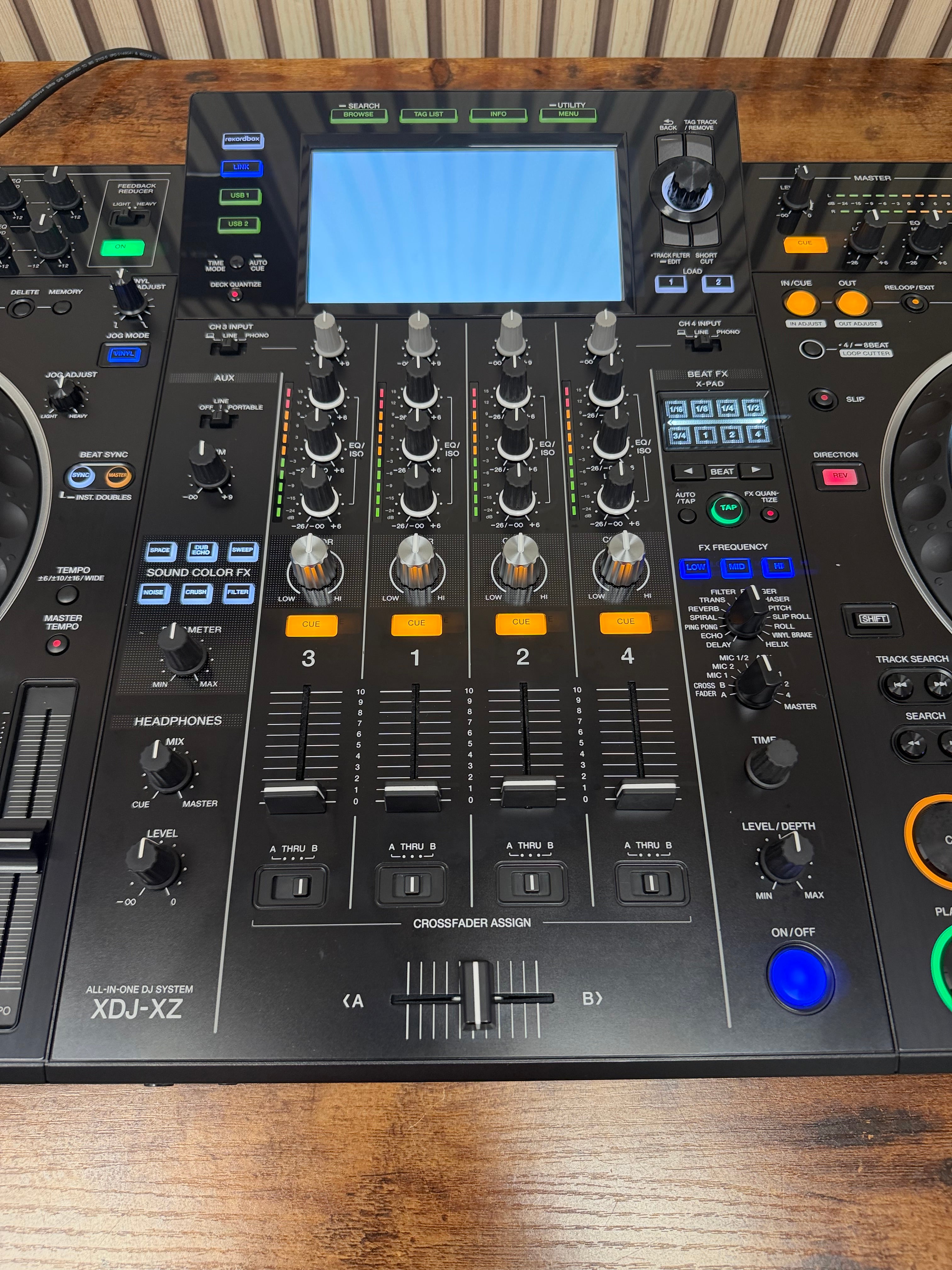 Pioneer XDJ-XZ Standalone Controller