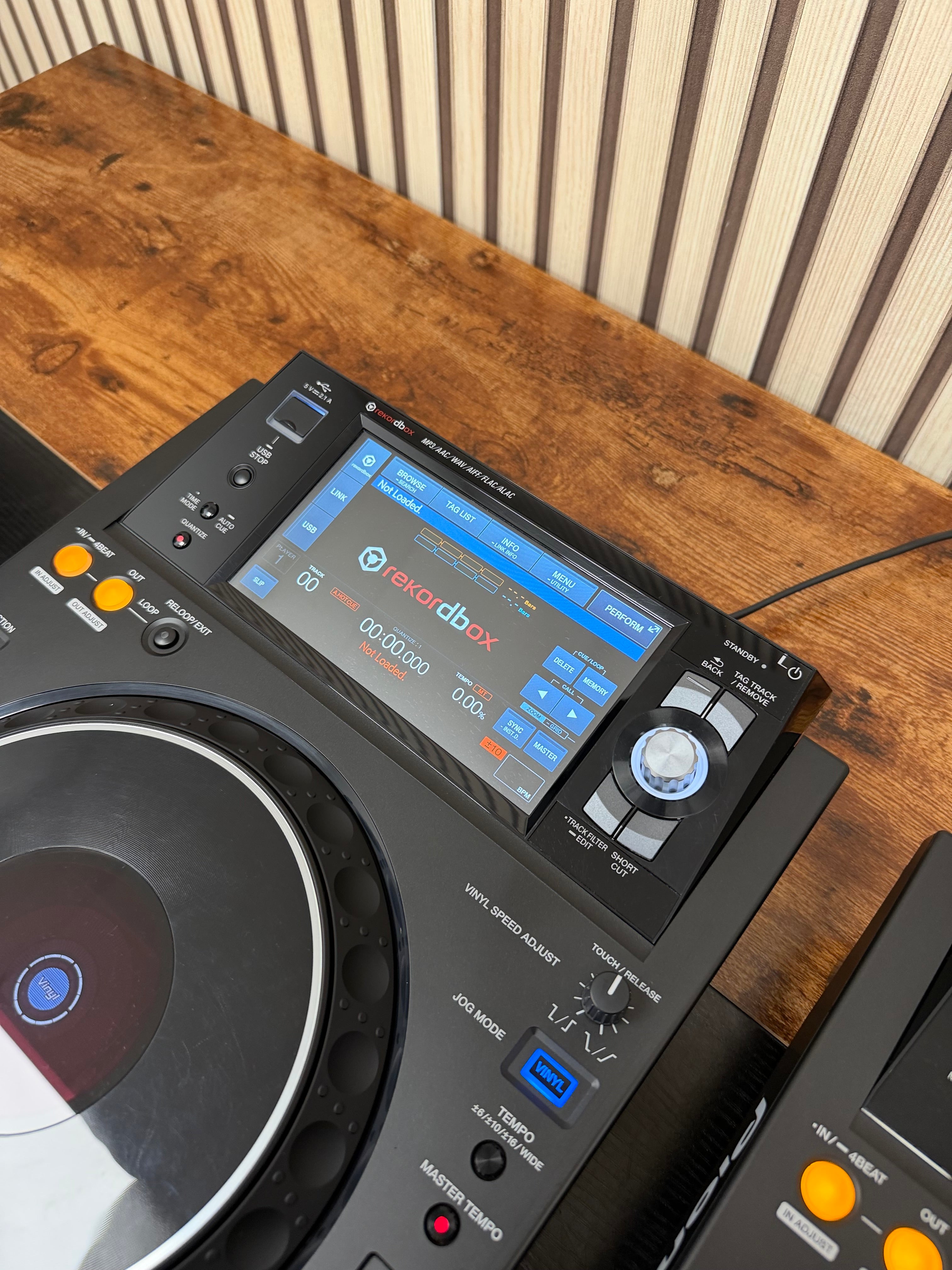 Pioneer DJ XDJ-1000MK2 Digital Turntable Pair