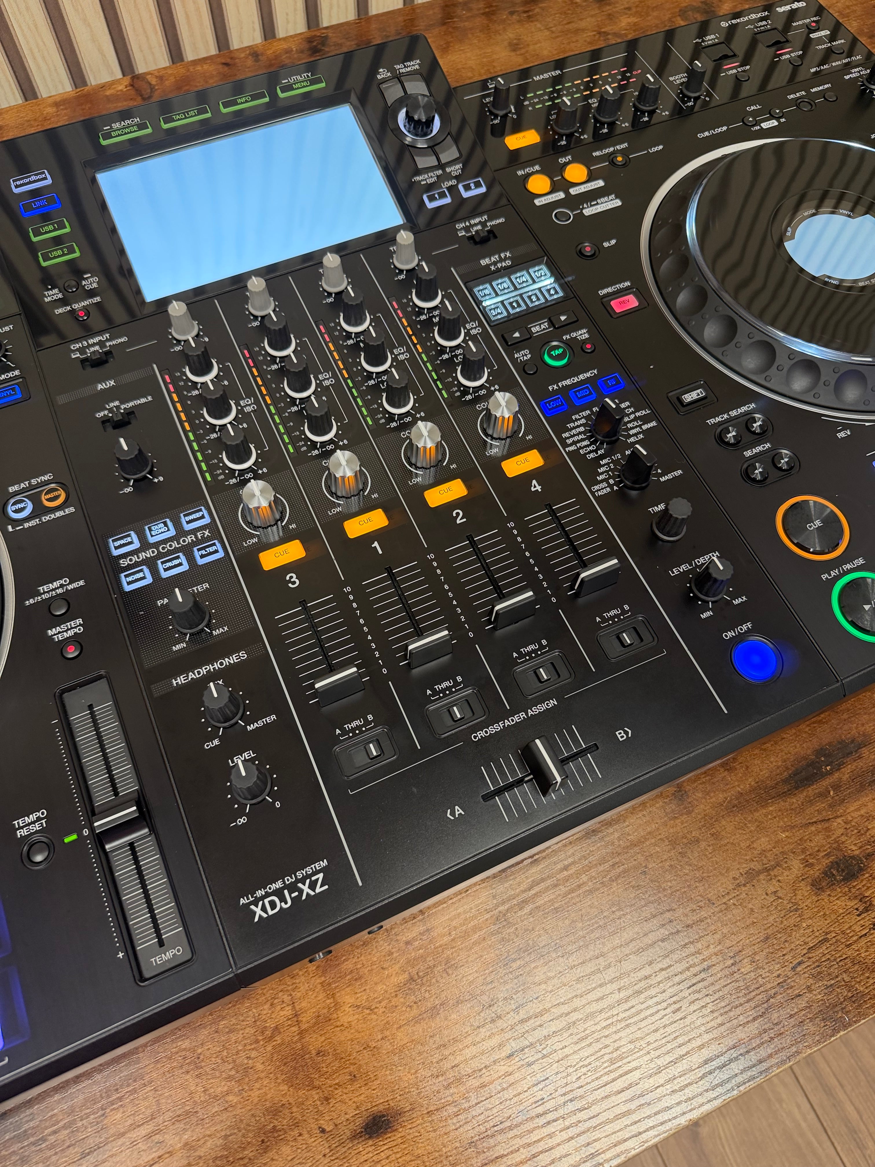 Pioneer XDJ-XZ Standalone Controller