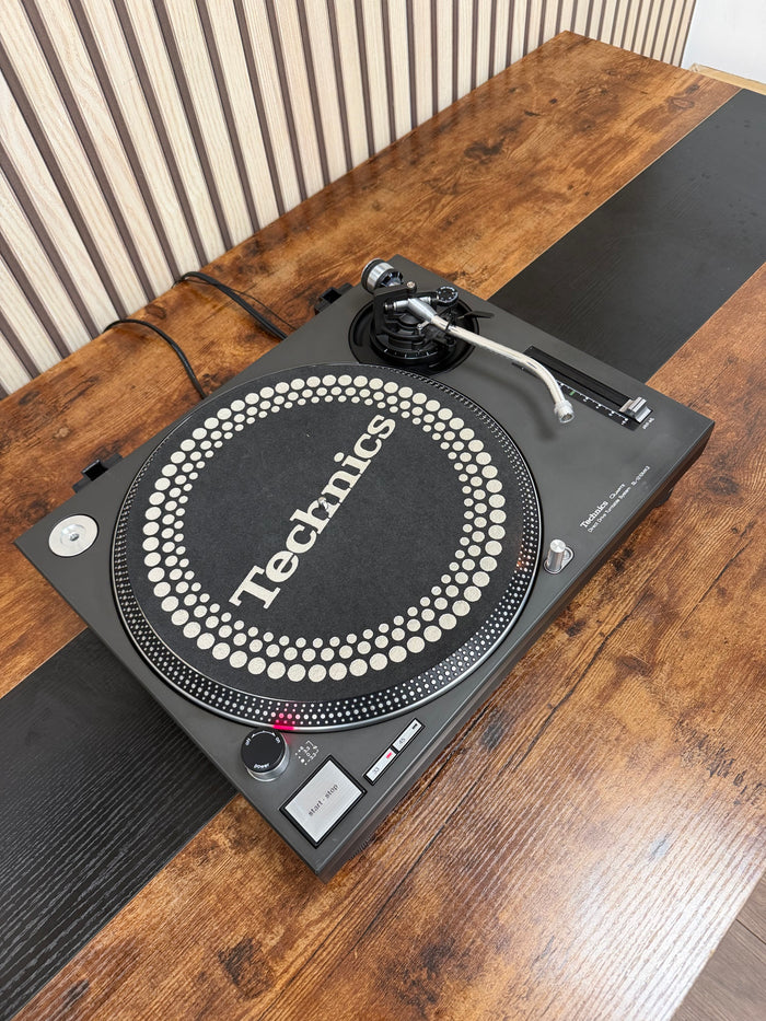 Technics SL-1210MK2 Turntable