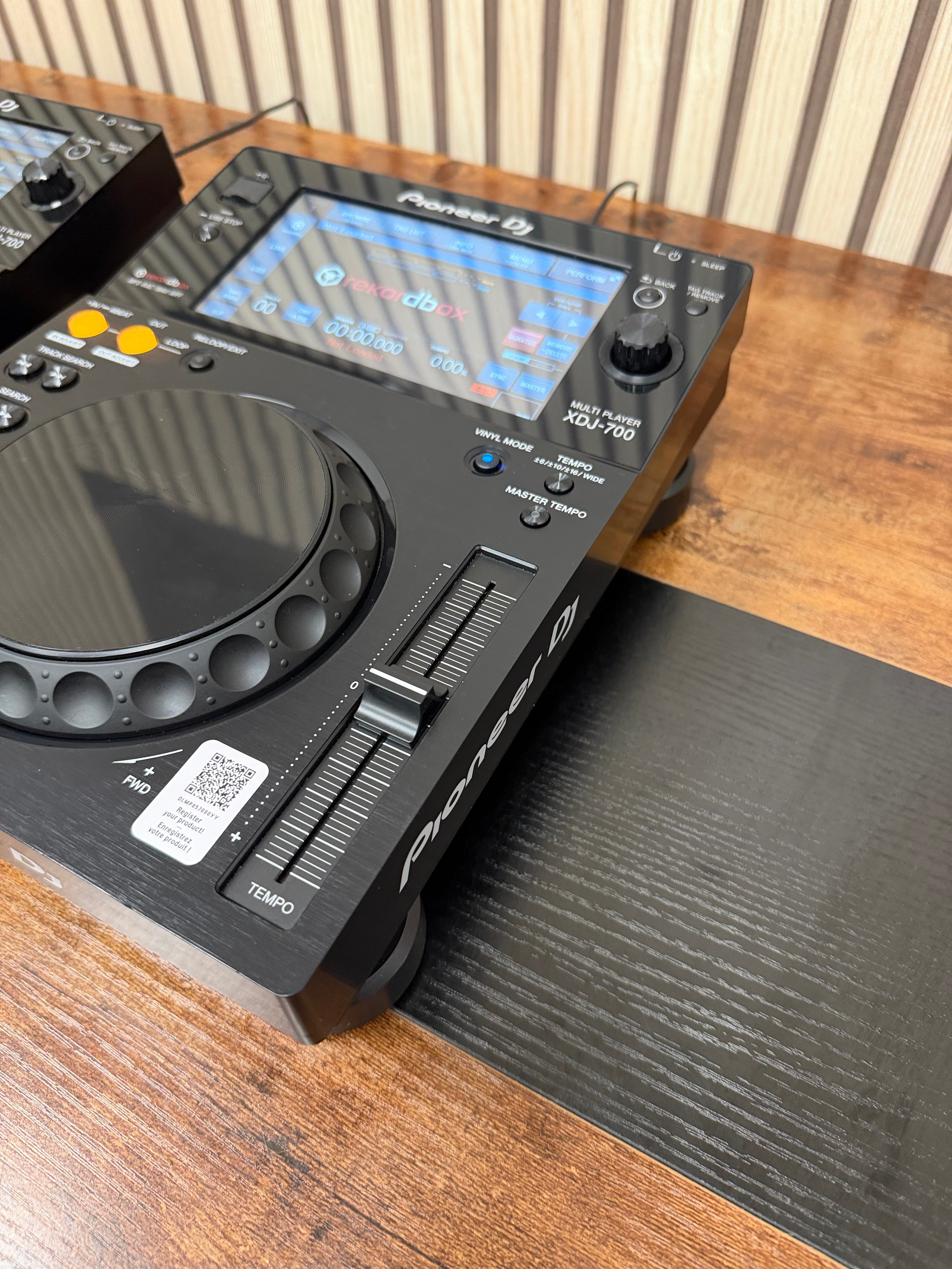 Pioneer XDJ-700 Media Player Pair